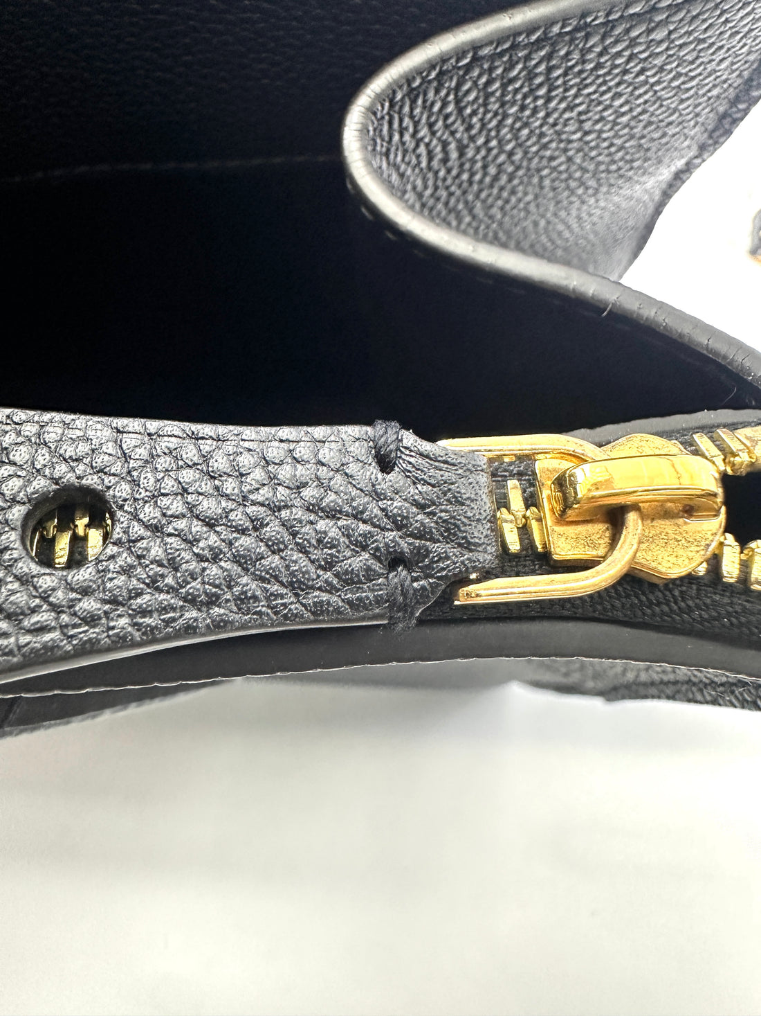Louis Vuitton City Steamer Black Grained Leather Handle Bag LV2722