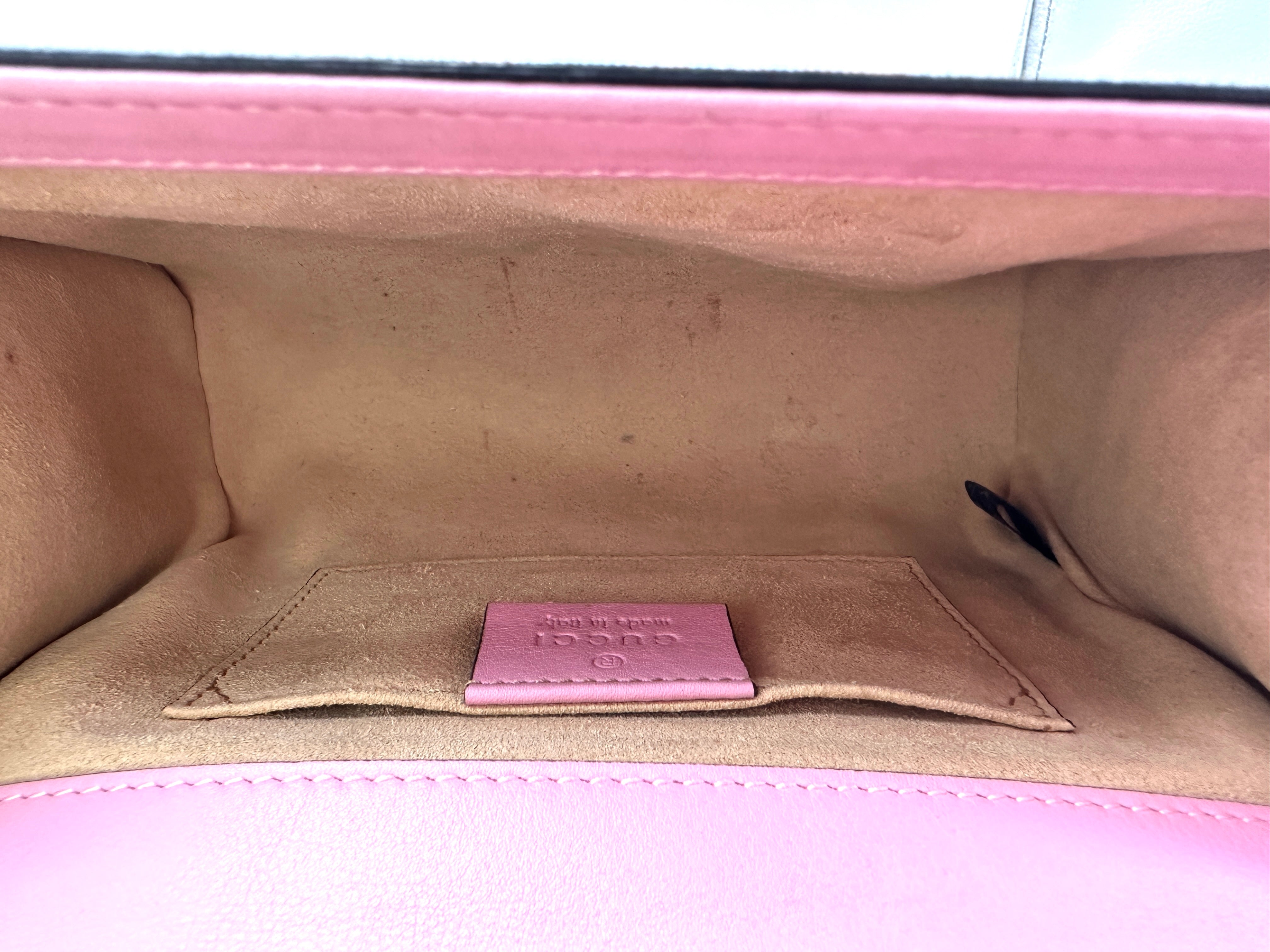 Gucci Padlock GG Supreme Monogram Strawberry Shoulder Bag GG977