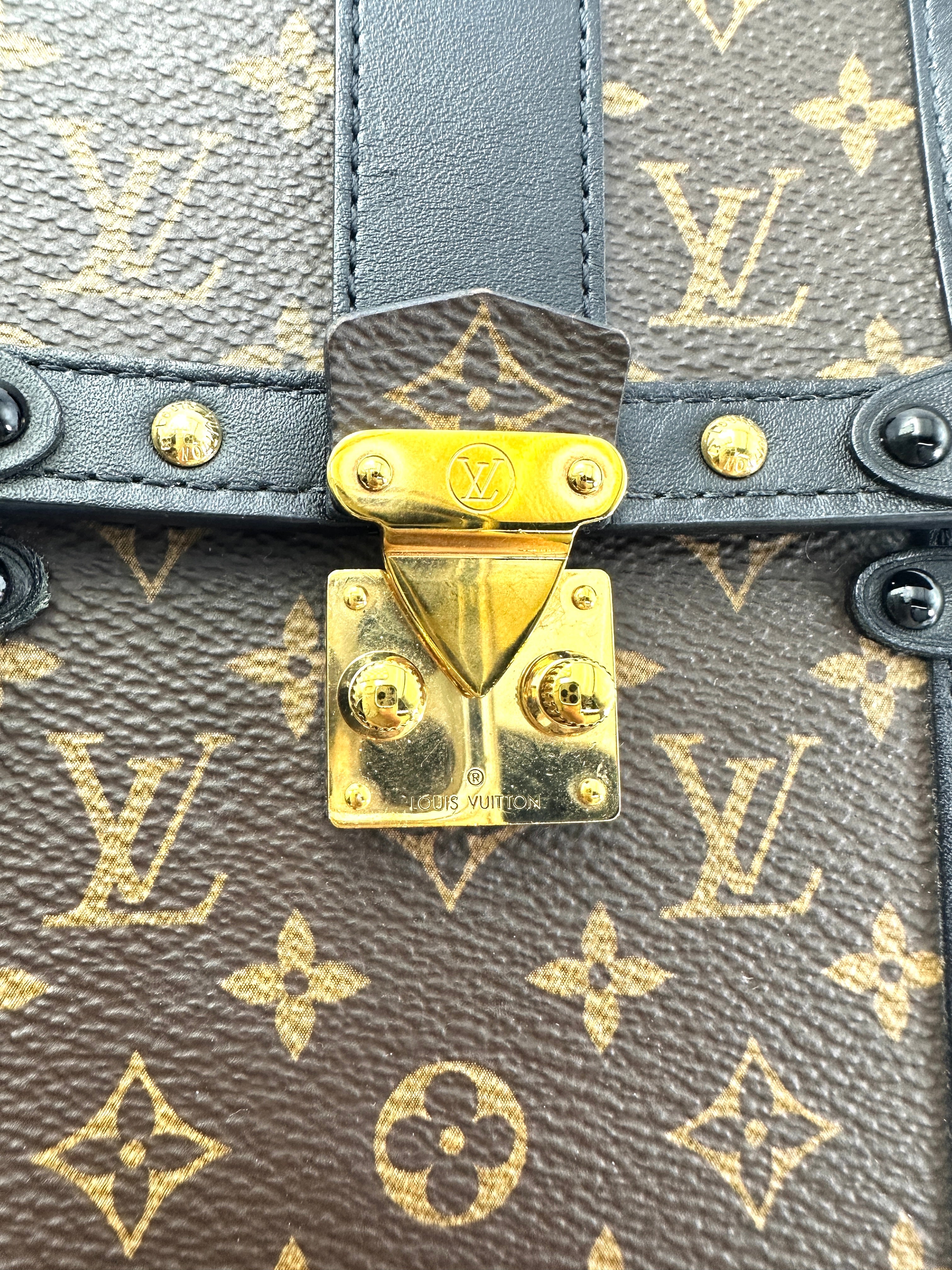 Louis Vuitton Trunk Vertical Monogram Canvas Shoulder Bag LV2728