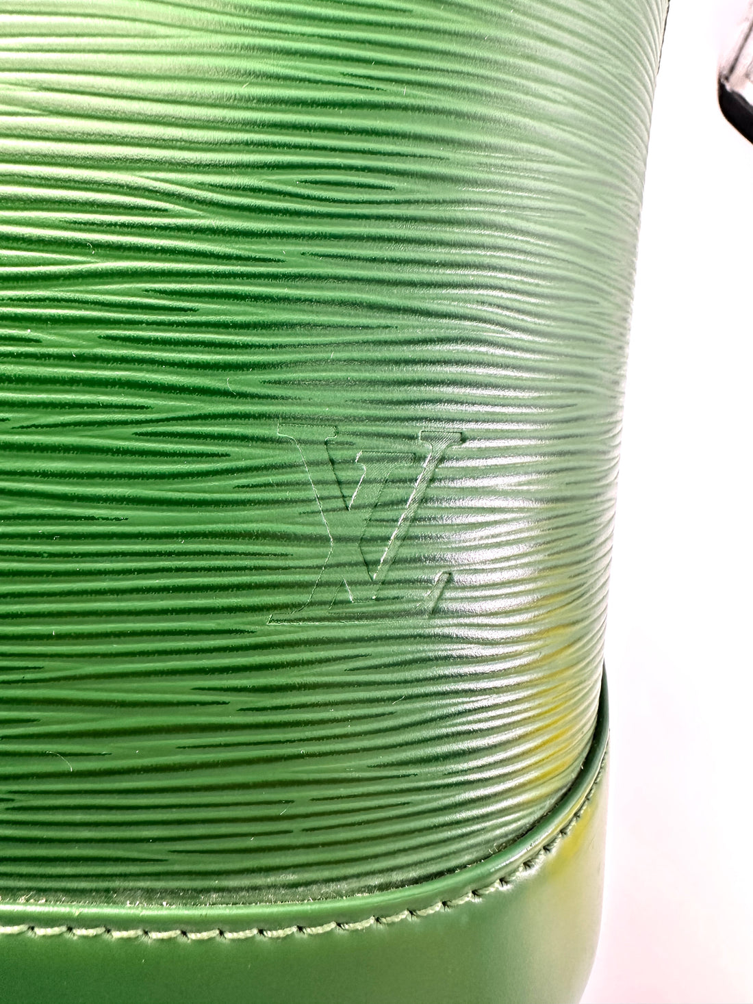 Louis Vuitton Alma Green Epi Leather Handle Bag LV2733