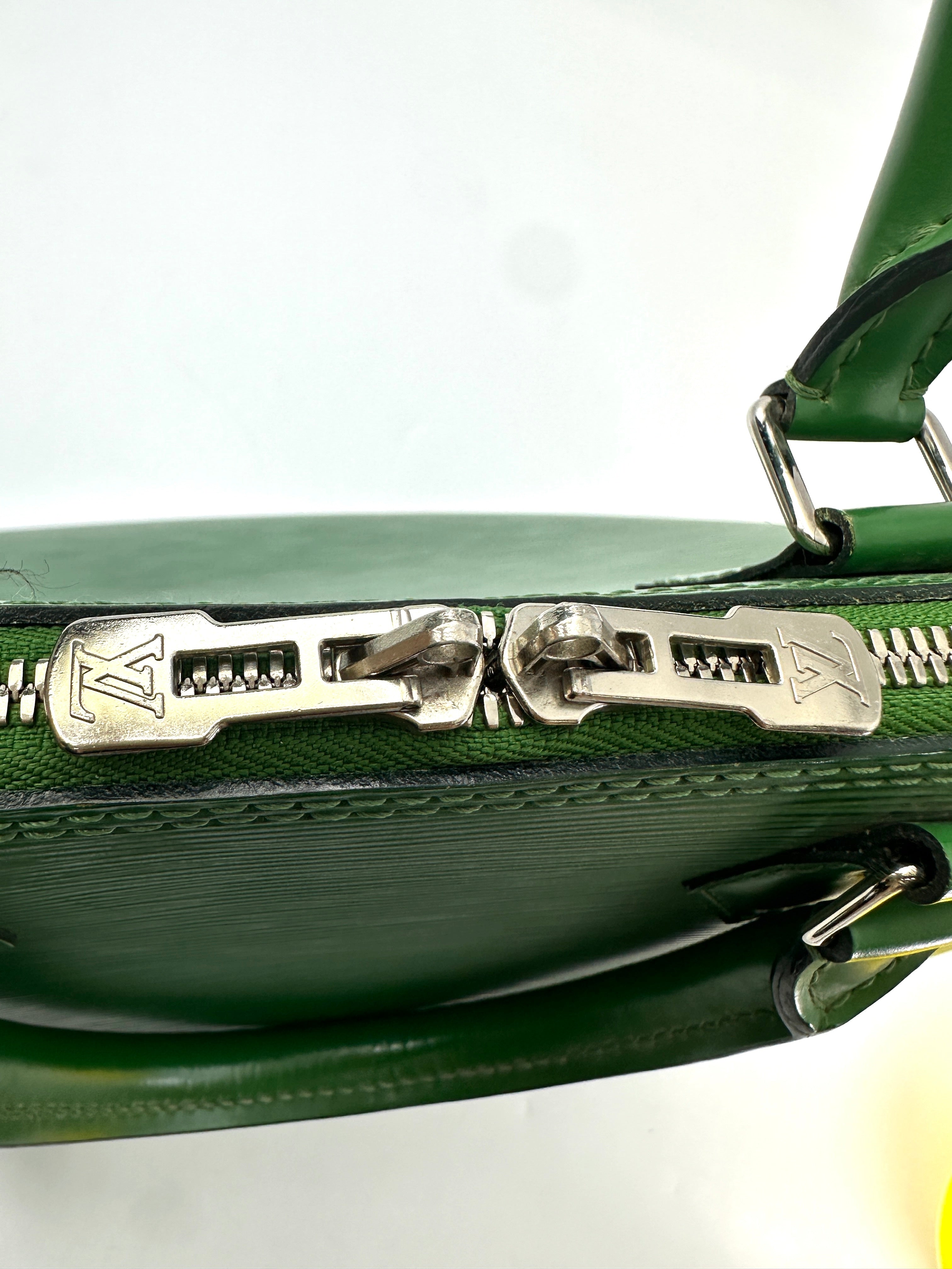 Louis Vuitton Alma Green Epi Leather Handle Bag LV2733