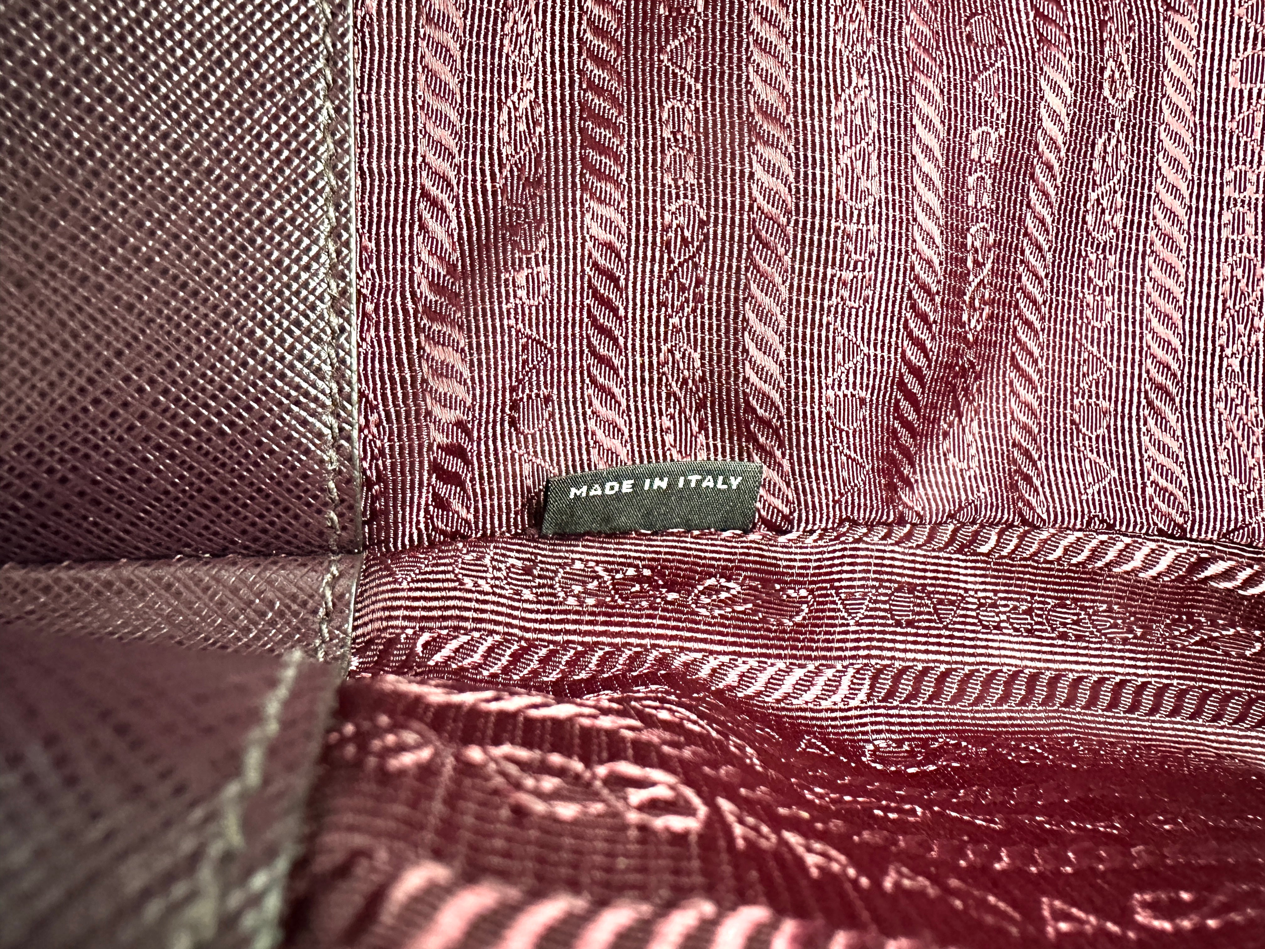 Prada Galleria Dark Purple Saffiano Leather Large Size Handle Bag PR337