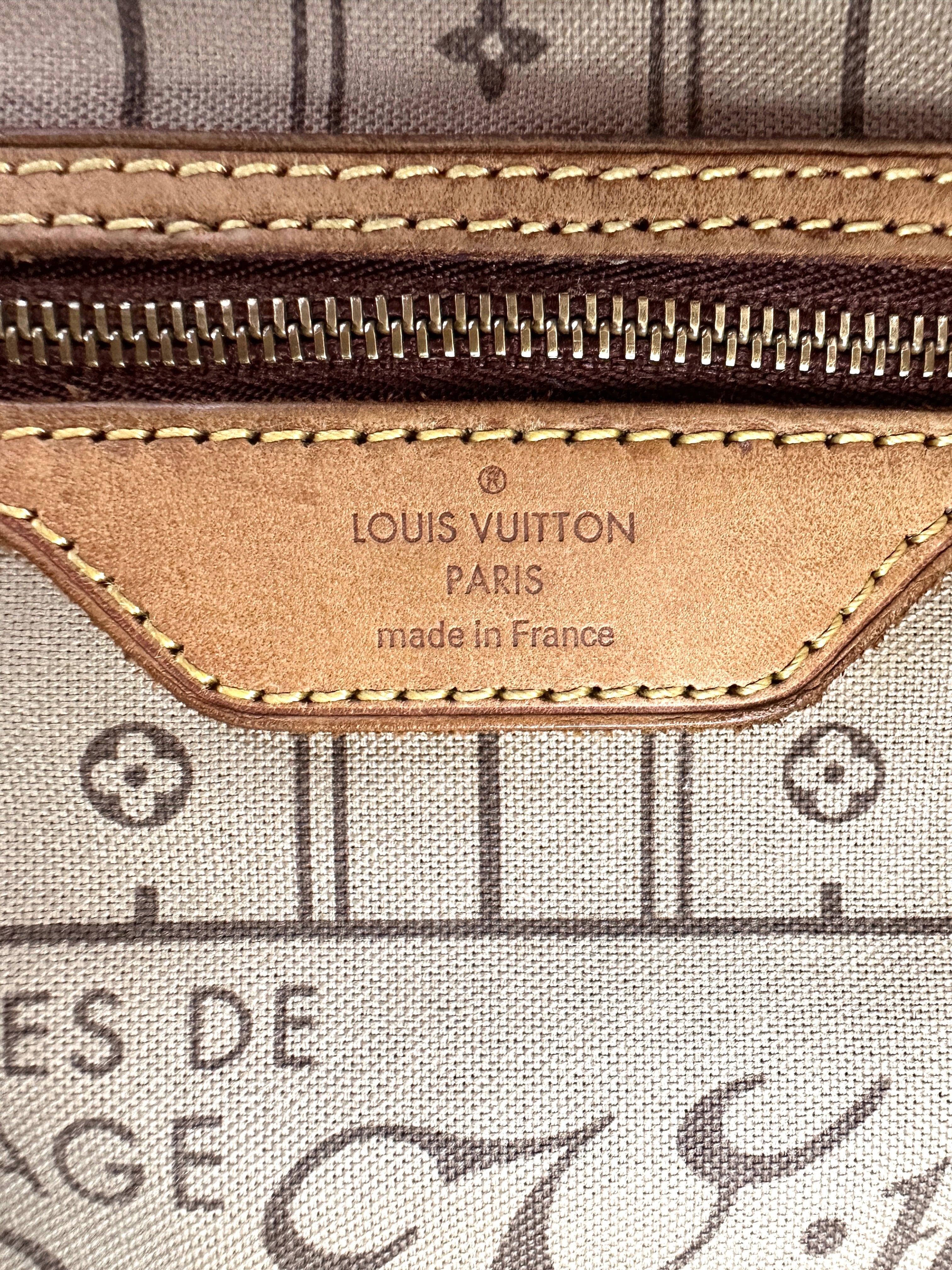 Louis Vuitton Neverfull Monogram Canvas Shoulder Bag LV2736