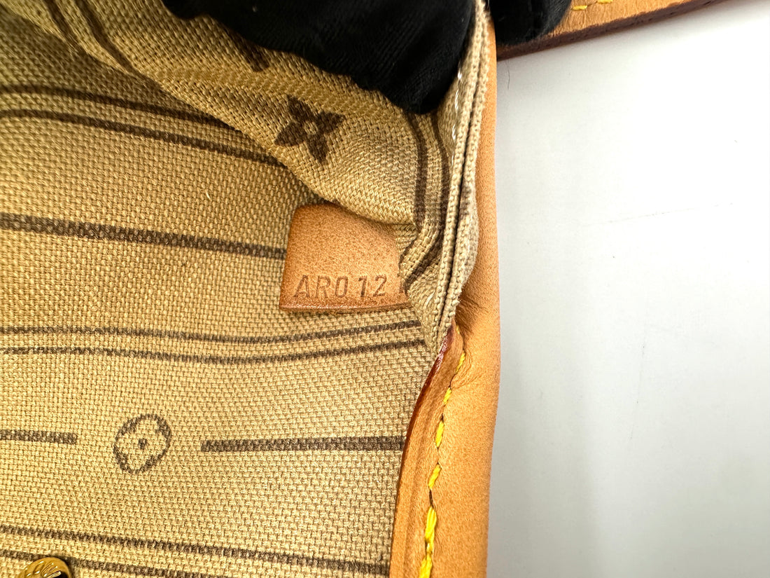 Louis Vuitton Neverfull Monogram Canvas Shoulder Bag LV2736