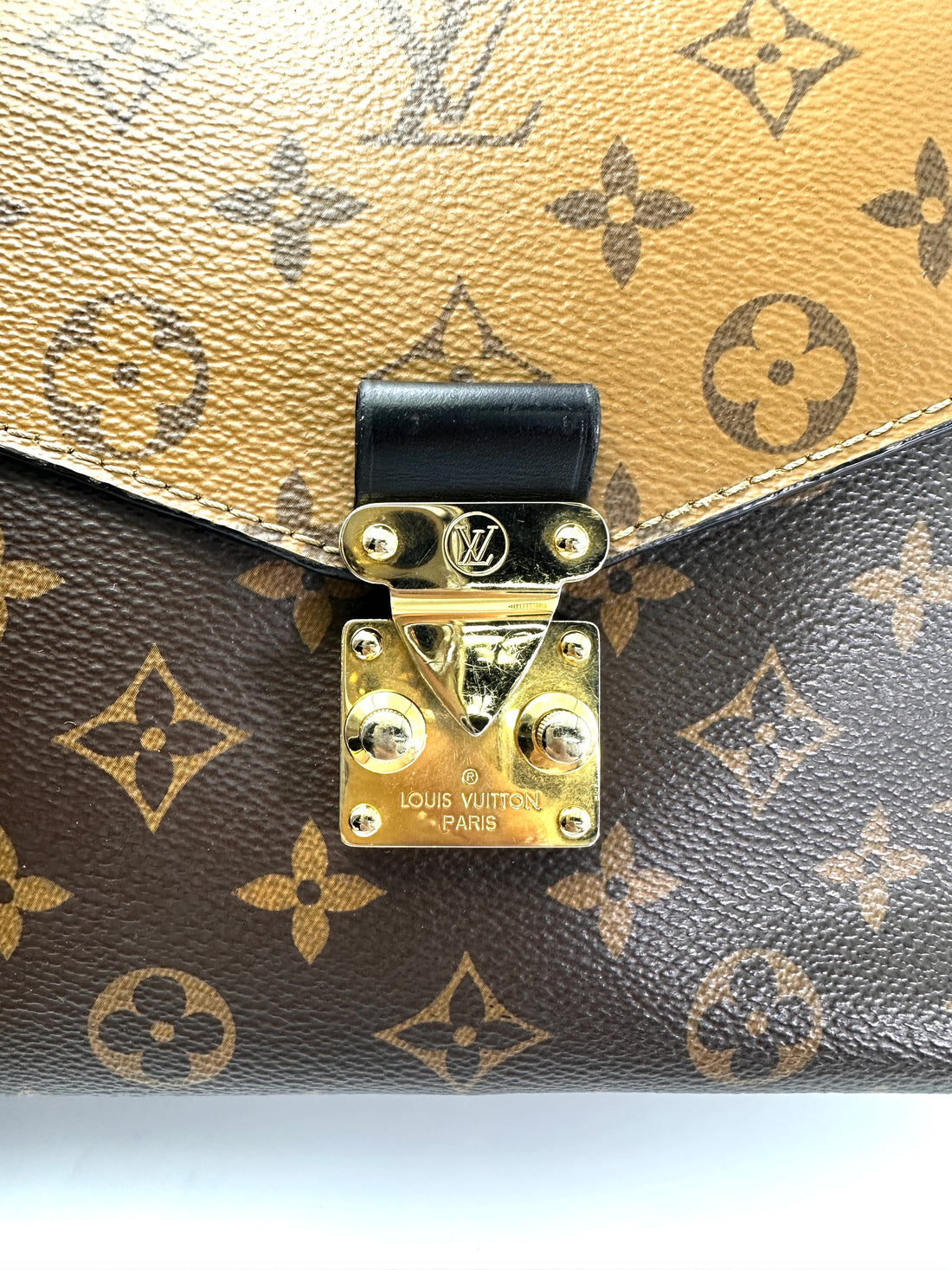 Louis Vuitton Monogram Canvas Pochette Metis LV2732