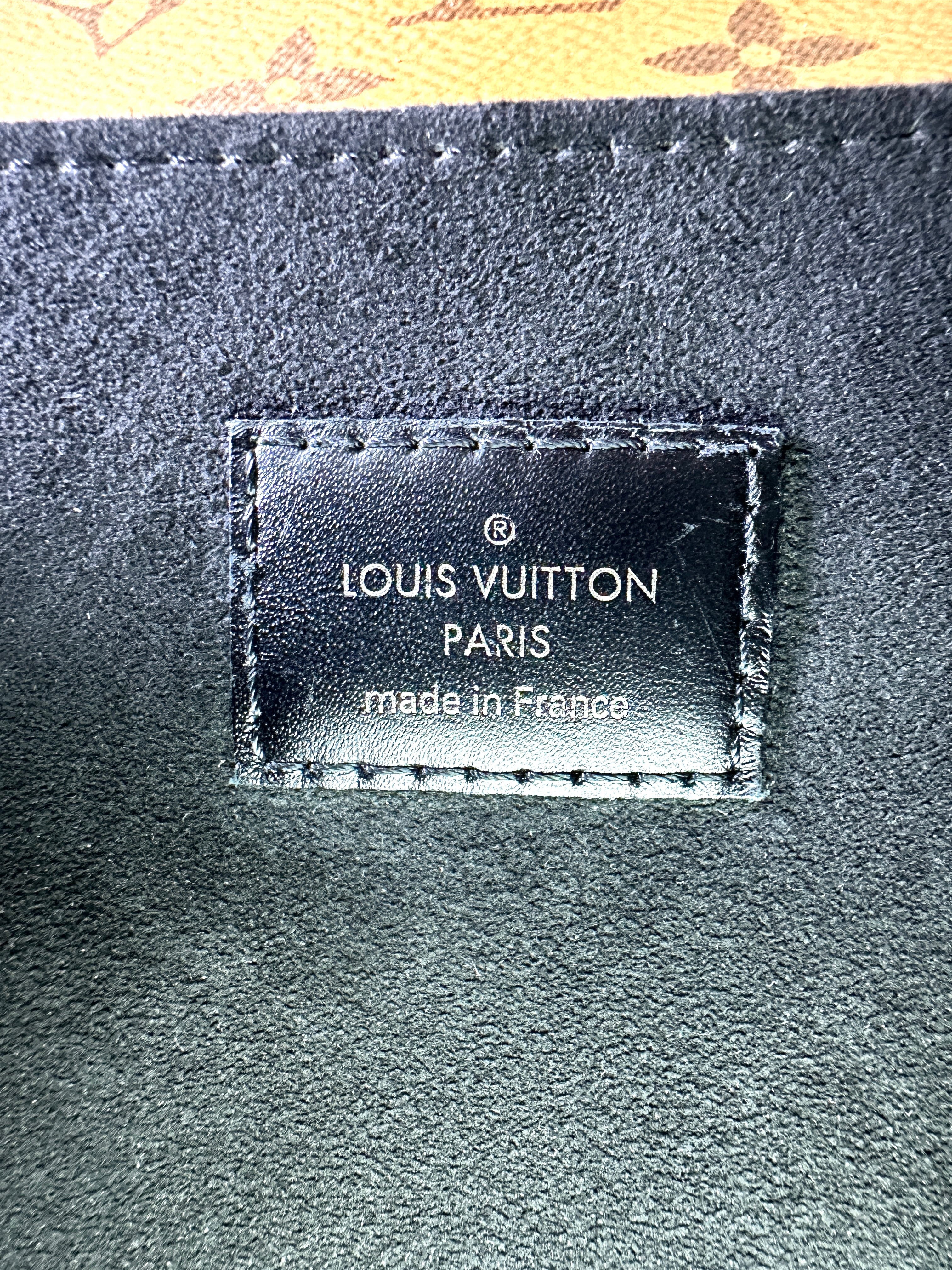 Louis Vuitton Monogram Canvas Pochette Metis LV2732