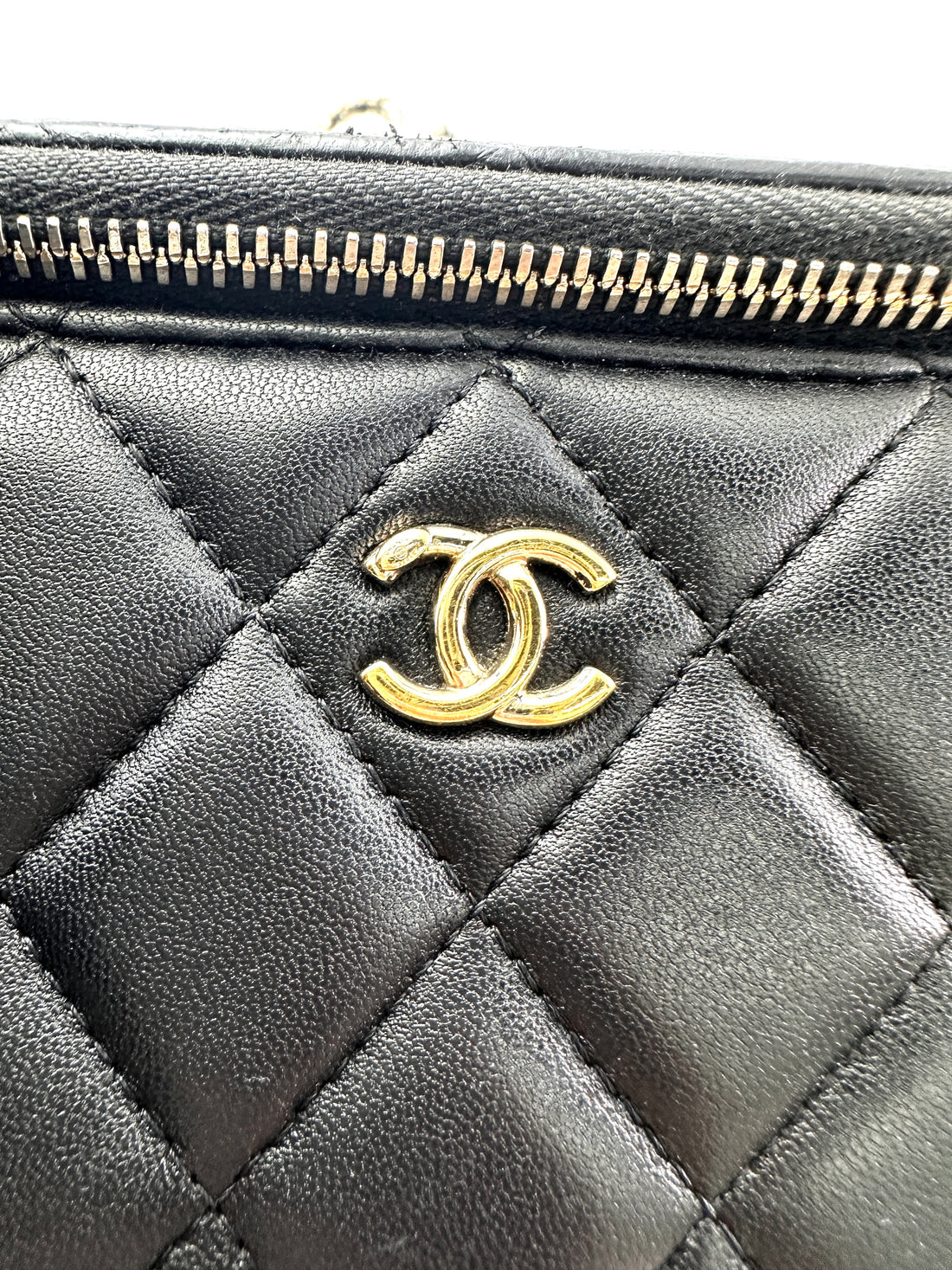 Chanel Black Quilted Lambskin Vanity Case With Gold Buckle(X8***1E) CC1960