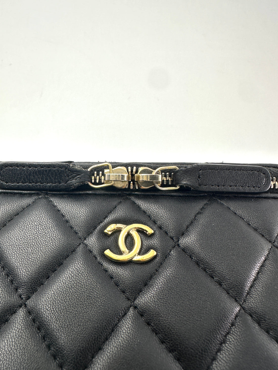 Chanel Black Quilted Lambskin Vanity Case With Gold Buckle(X8***1E) CC1960