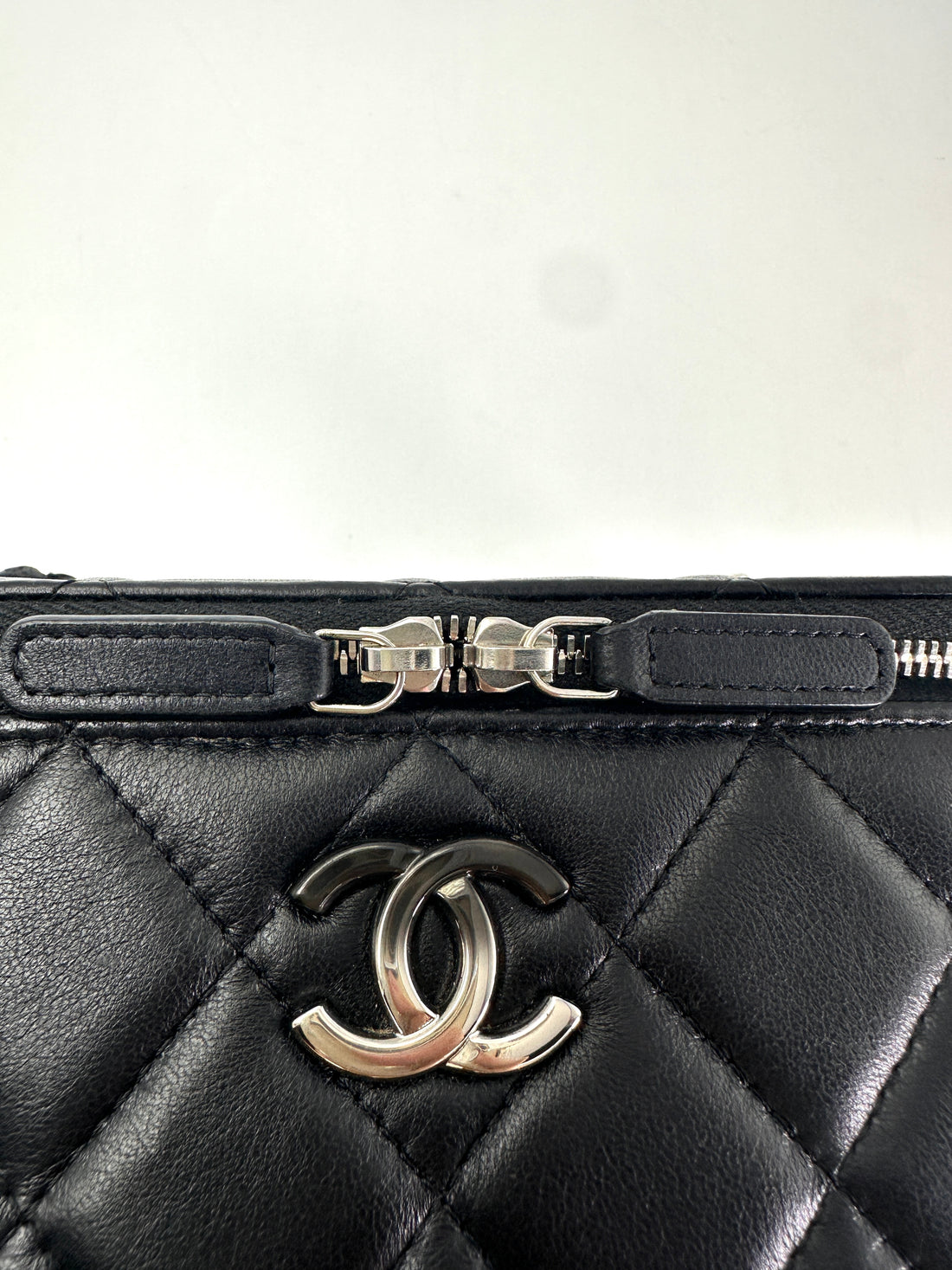 Chanel Black Quilted Lambskin Vanity Case With Silver Buckle(NT***60) CC1965