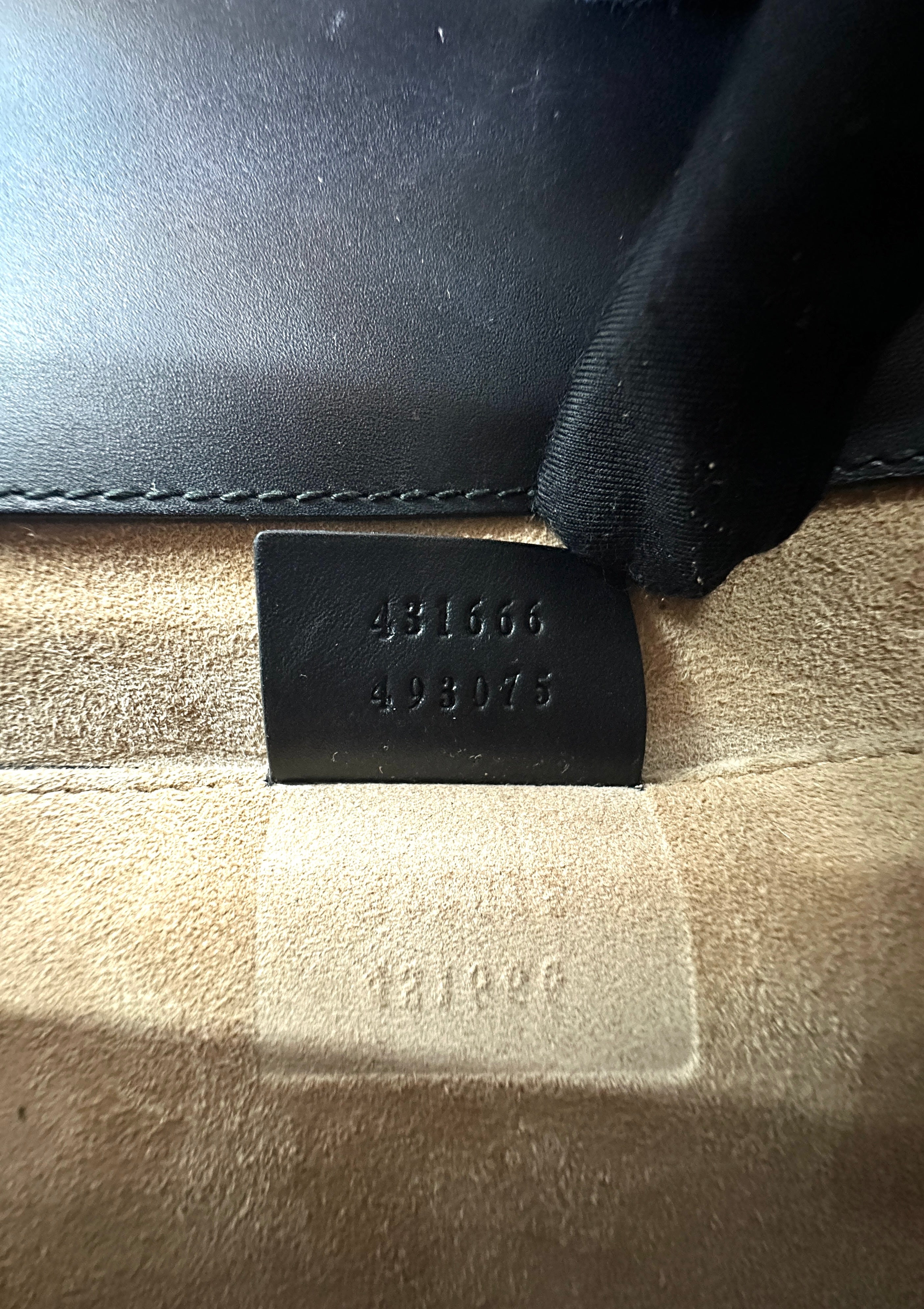 Gucci Sylvie Black Leather Small Size Shoulder Bag GG990