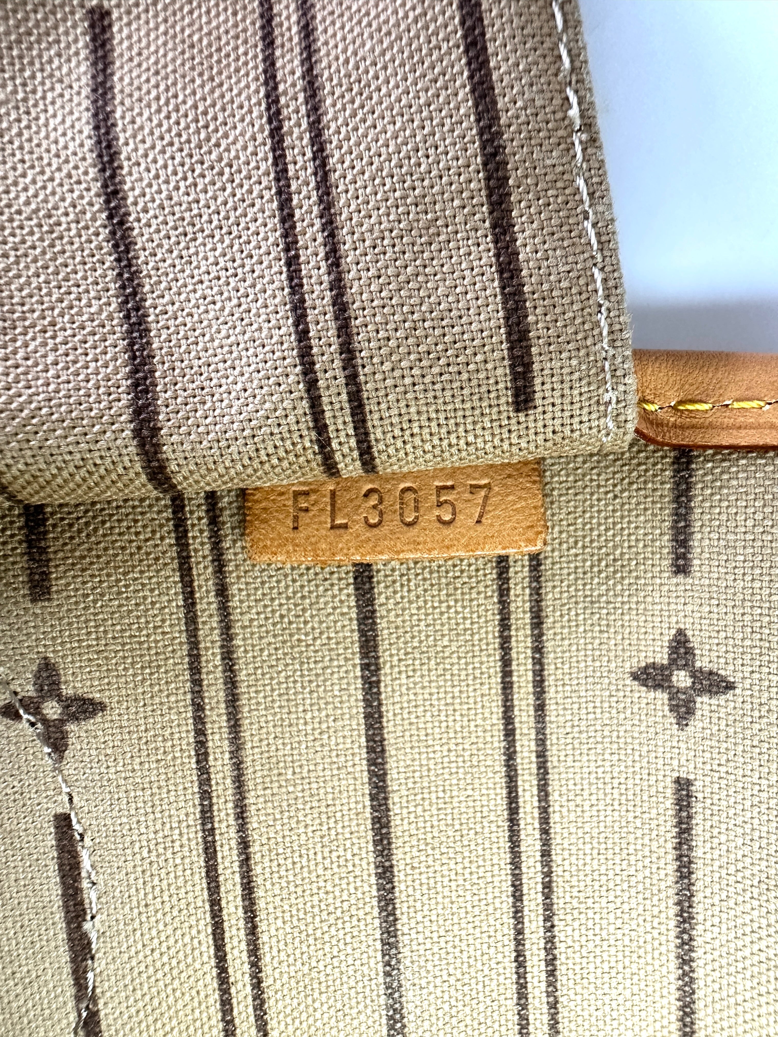 Louis Vuitton Neverfull GM Monogram Canvas Shoulder Bag LV2740