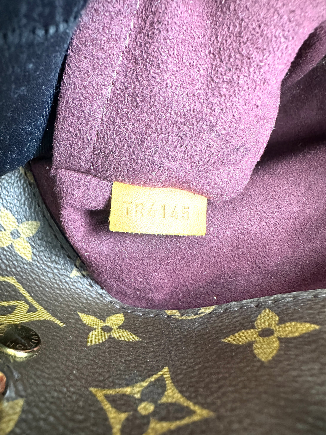 Louis Vuitton Montaigne MM Monogram Canvas Handle Bag LV2743