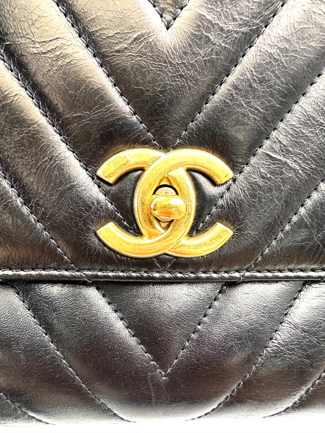 Chanel CoCo Handle Black Chevron Quilted Calfskin Medium Size Shoulder Bag(24***19) CC1970