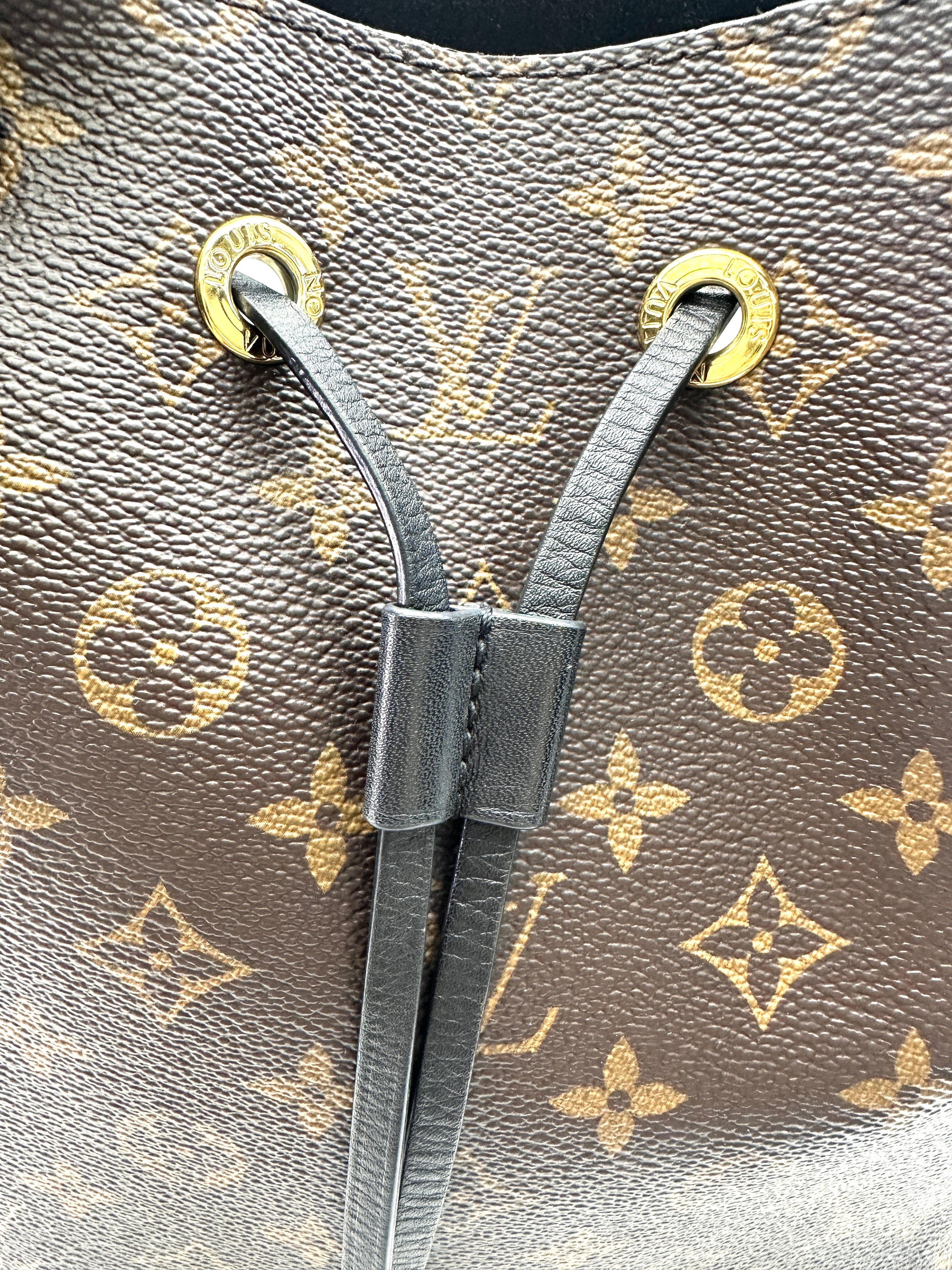 Louis Vuitton Neonoe MM Monogram Canvas Bucket Bag With Black Drawstring DR735