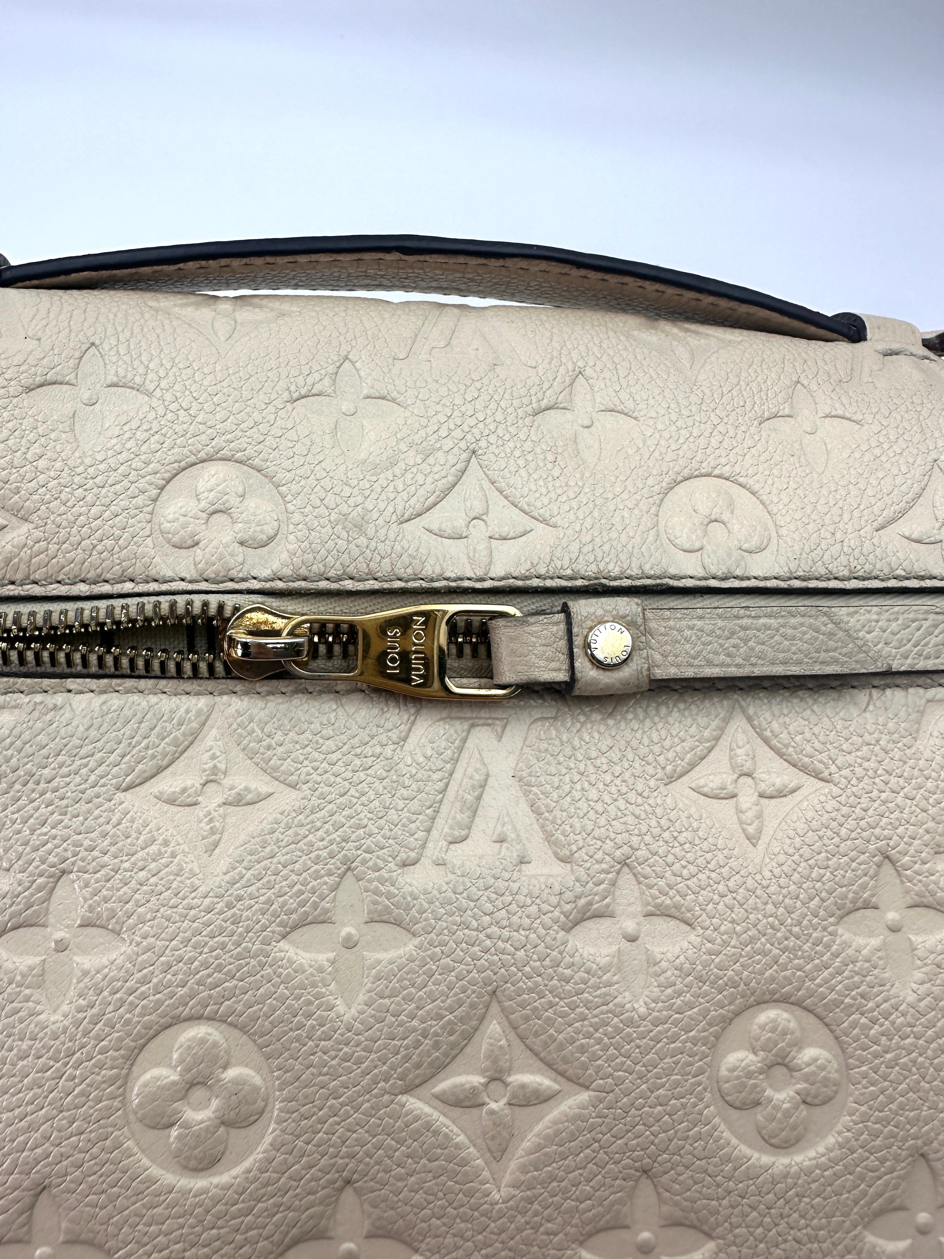 Louis Vuitton White Monogram Empreinte Leather Pochette Metis LV2755