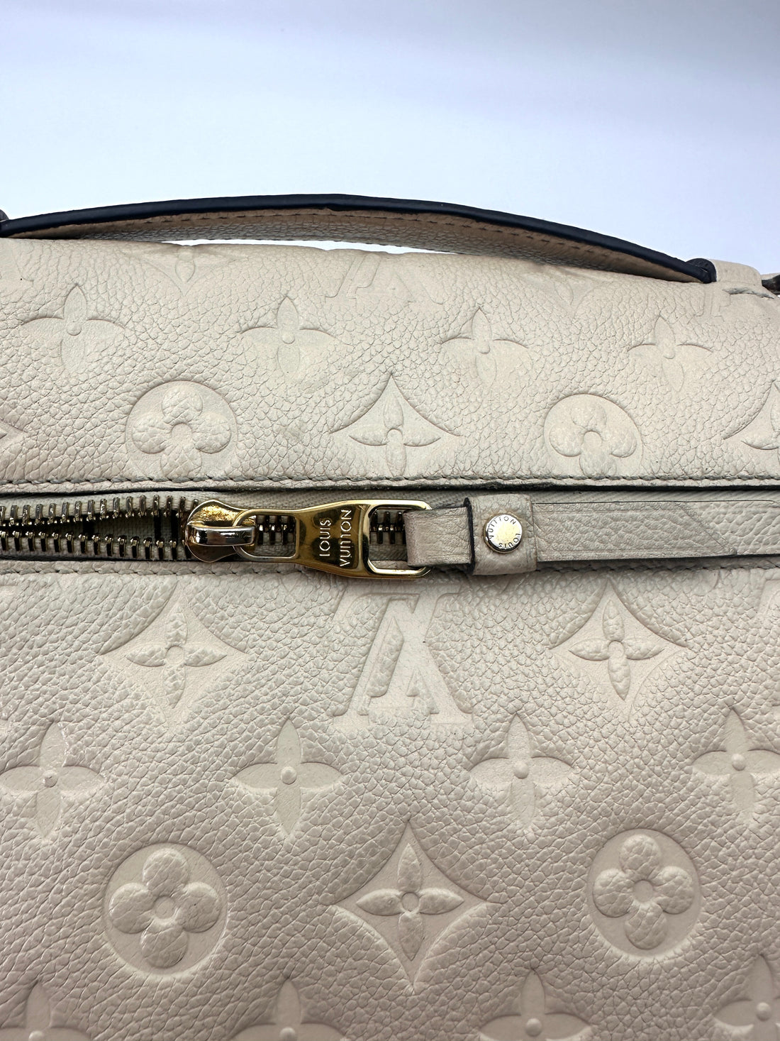 Louis Vuitton White Monogram Empreinte Leather Pochette Metis LV2755