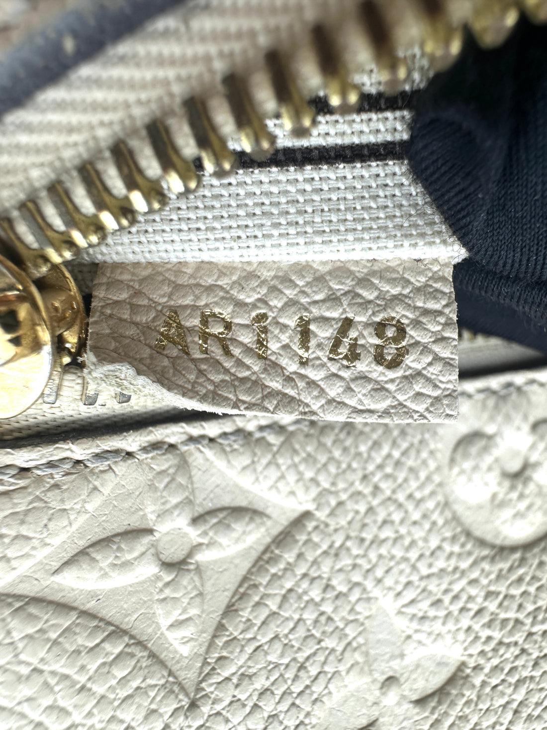 Louis Vuitton White Monogram Empreinte Leather Pochette Metis LV2755