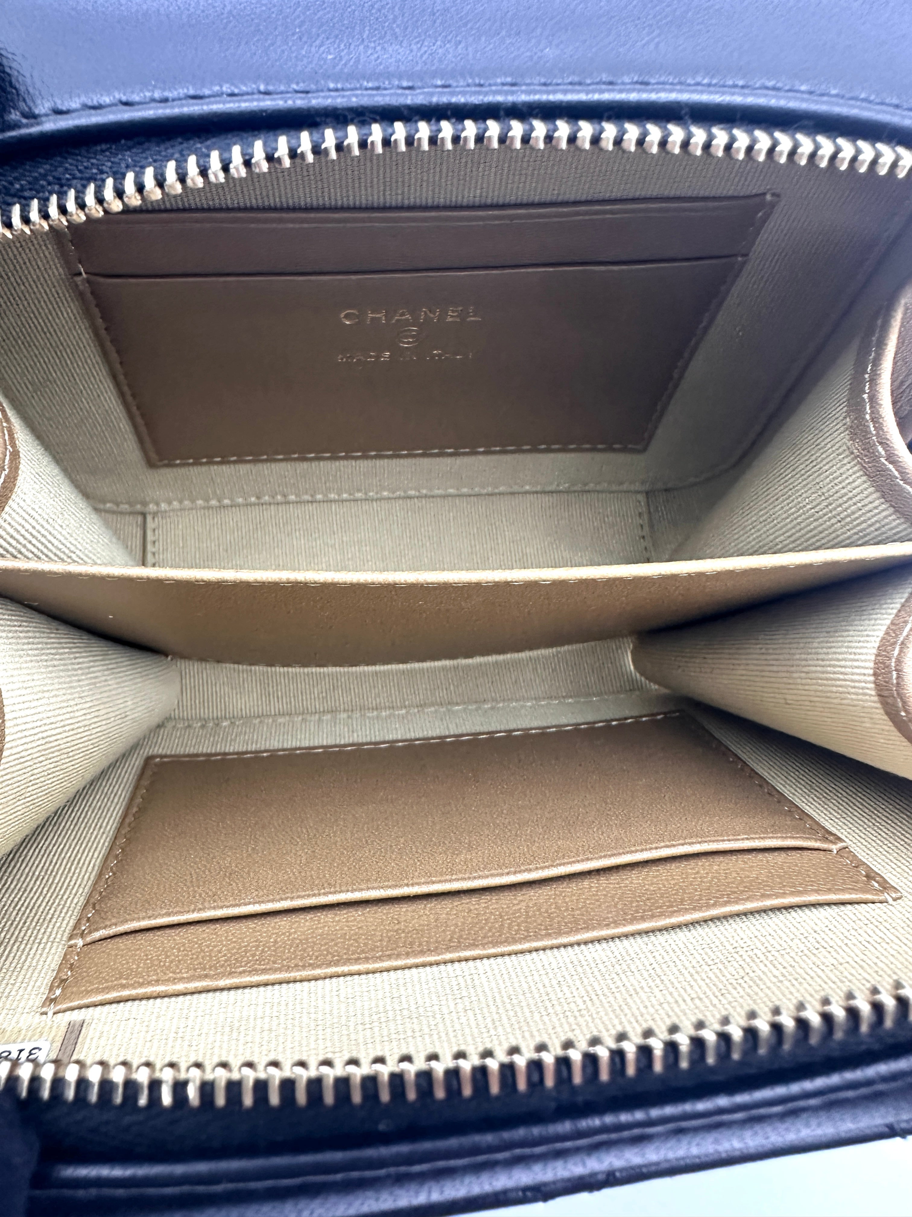 Chanel 22C Black Quilted Leather Camera Bag(31***74) IRIS225
