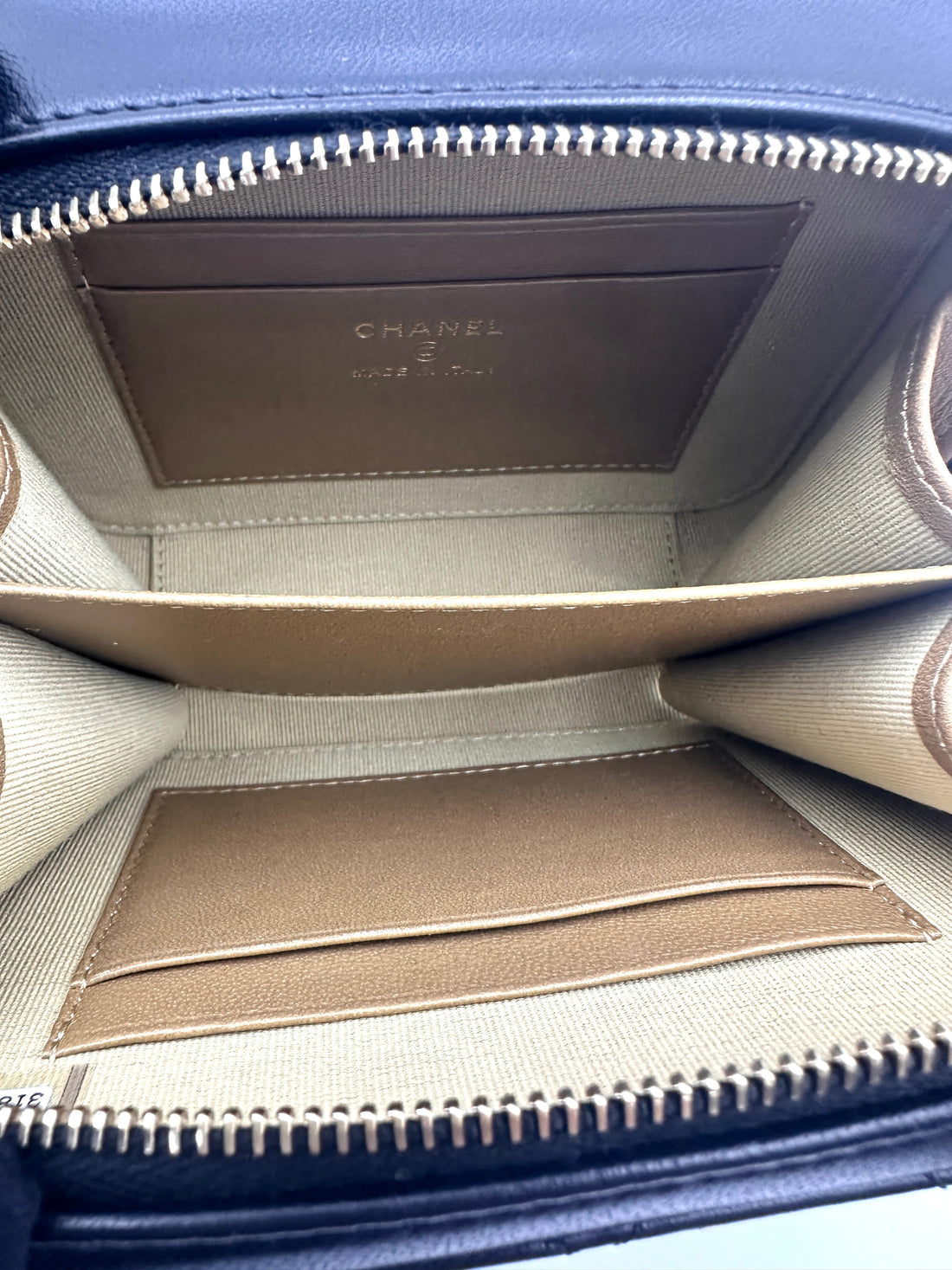 Chanel 22C Black Quilted Leather Camera Bag(31***74) IRIS225