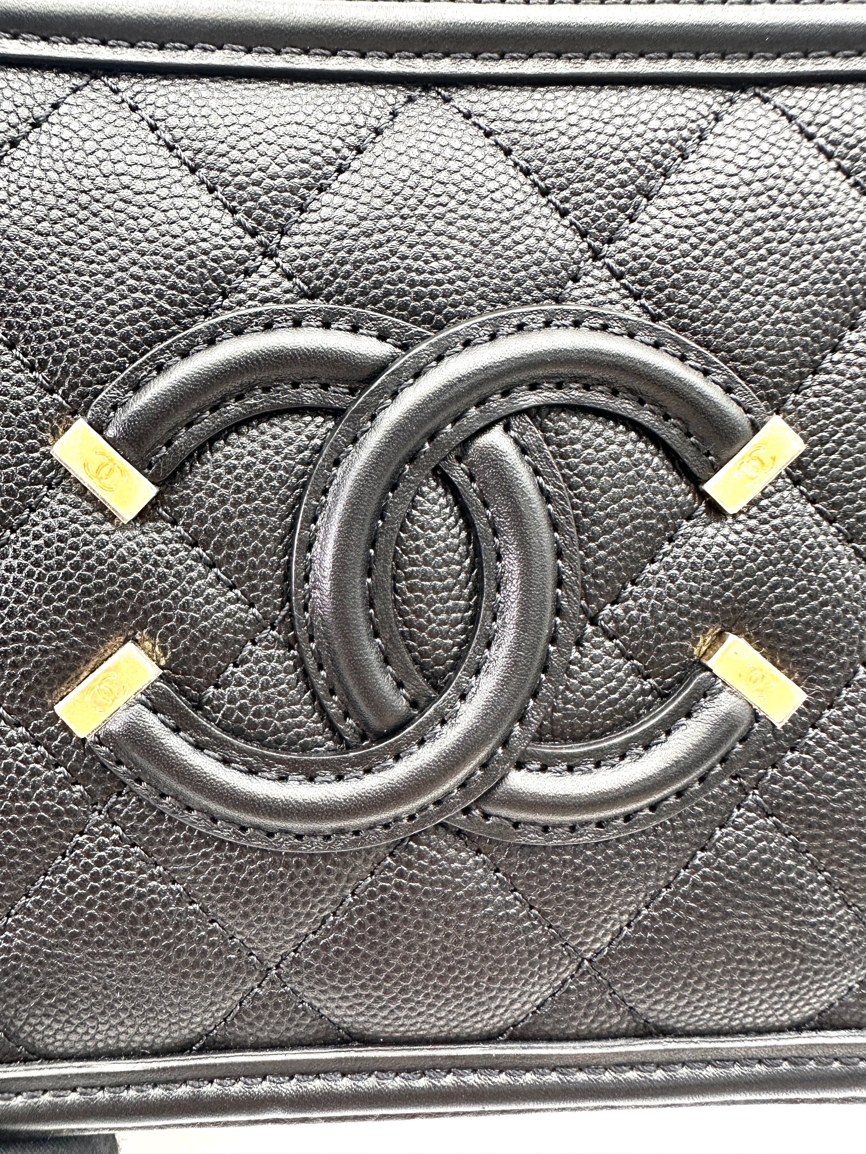 Chanel CC Filigree Navy Quilted Leather Small Size Vanity Case(25***04) IRIS226