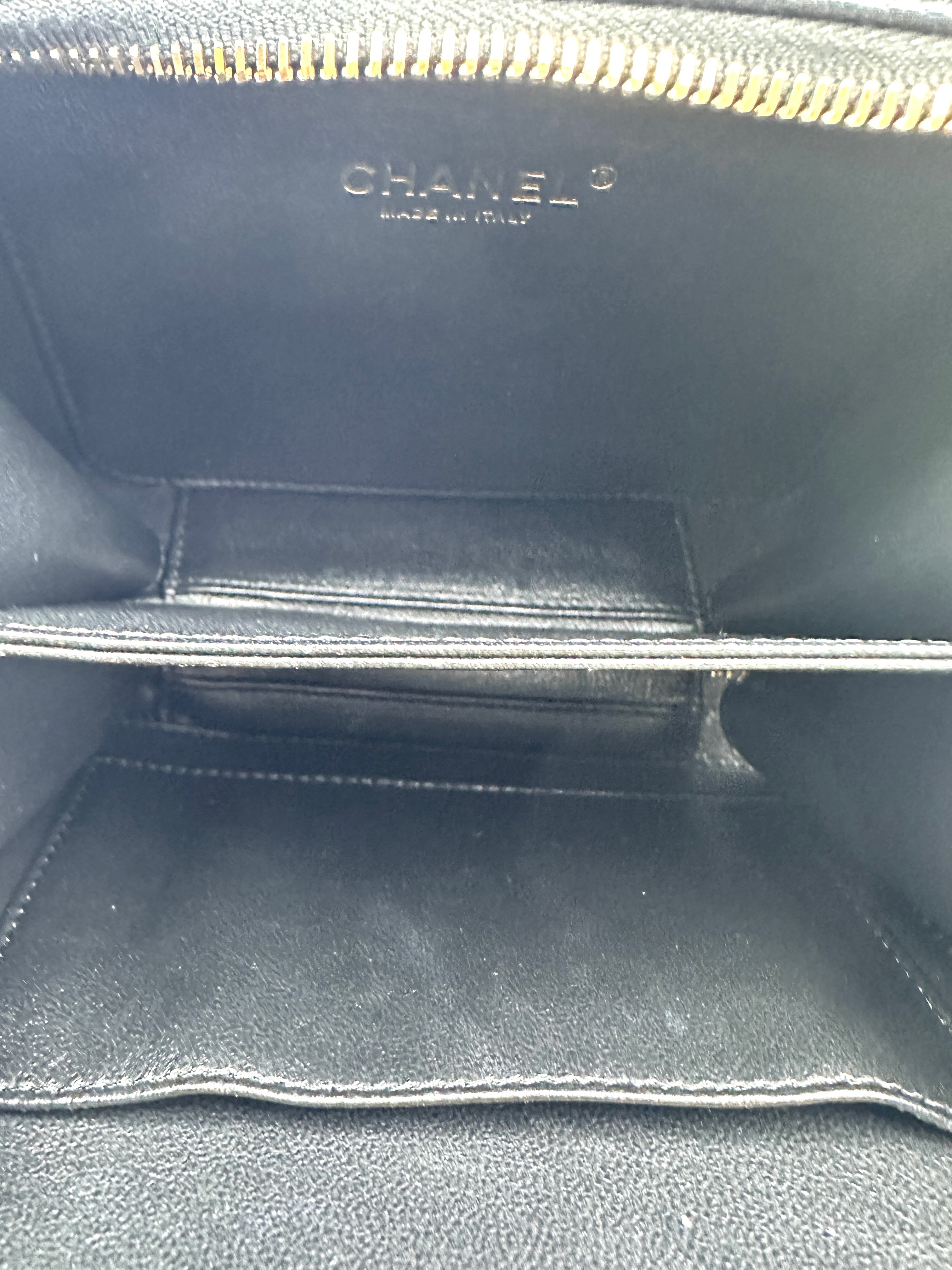 Chanel CC Filigree Navy Quilted Leather Small Size Vanity Case(25***04) IRIS226