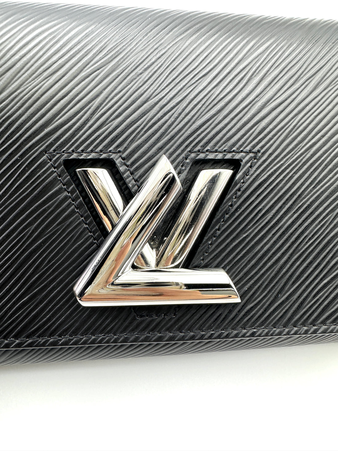 Louis Vuitton Twist Black Epi Leather Shoulder Bag LV2761
