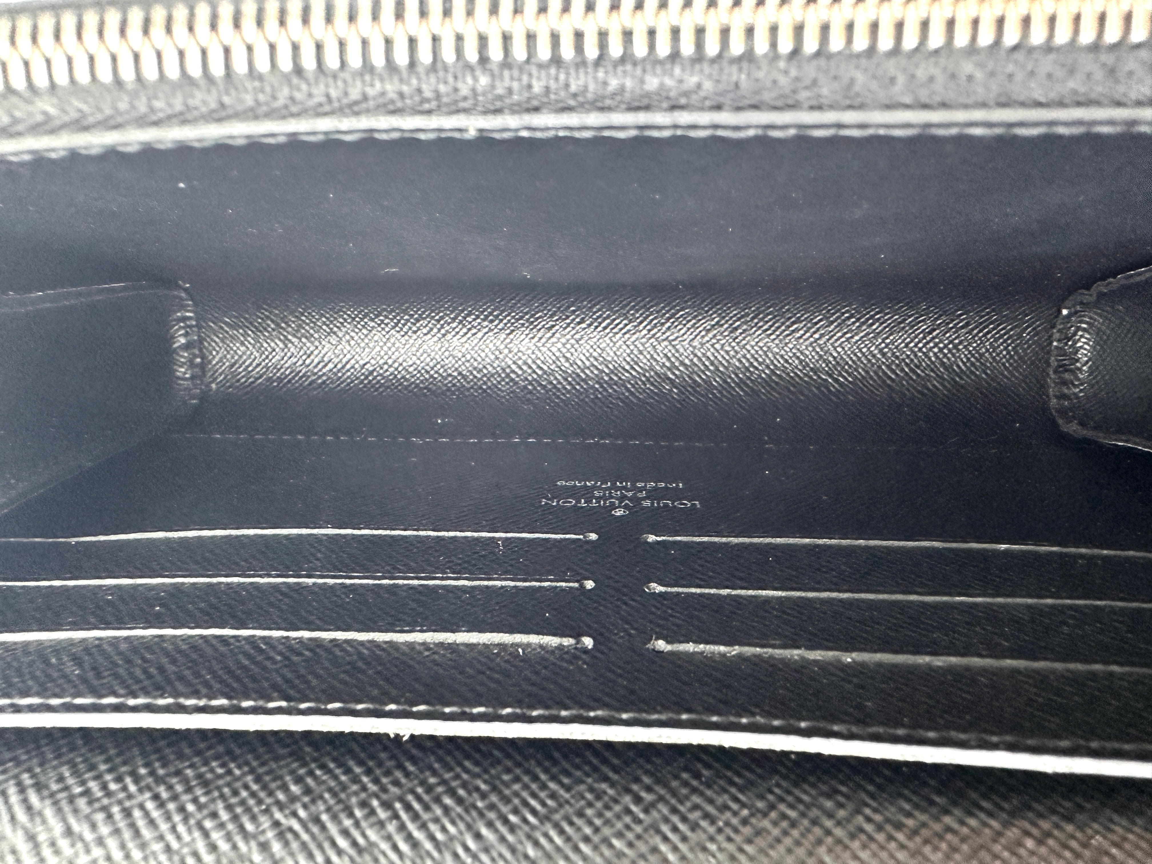 Louis Vuitton Twist Black Epi Leather Shoulder Bag LV2761