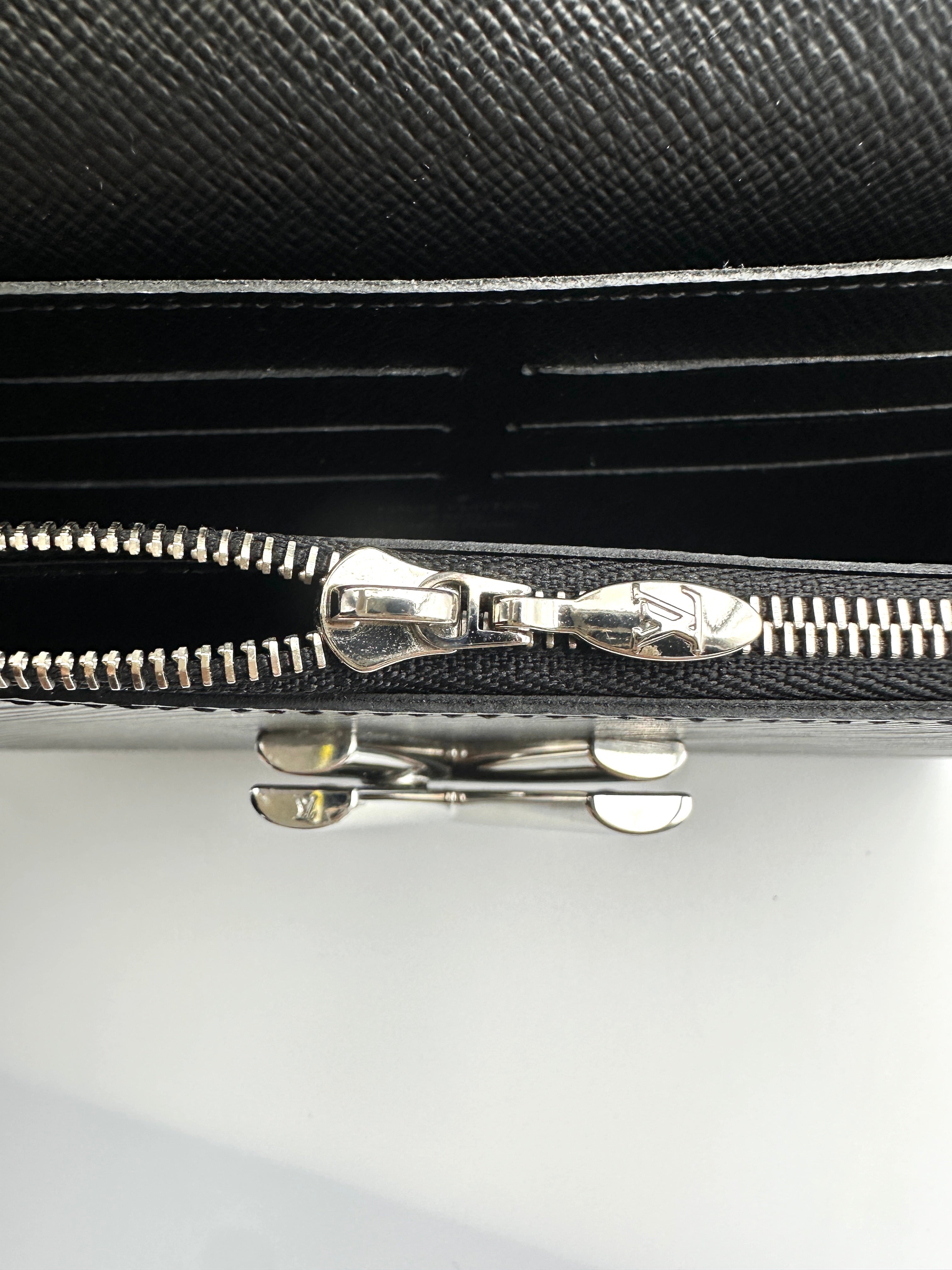 Louis Vuitton Twist Black Epi Leather Shoulder Bag LV2761