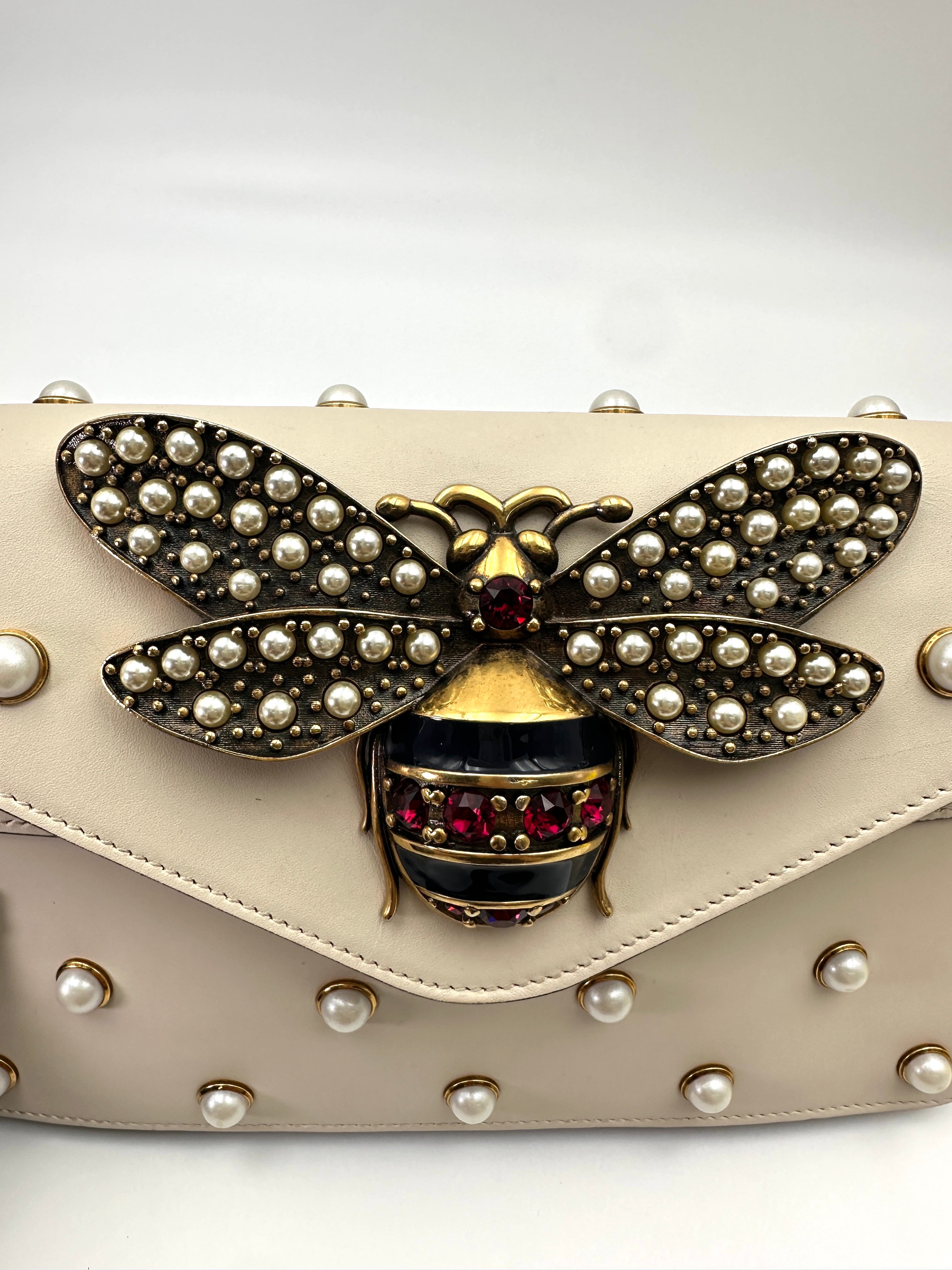 Gucci Queen Margaret Broadway Bee White Leather Pearl Studded Shoulder Bag GG1023