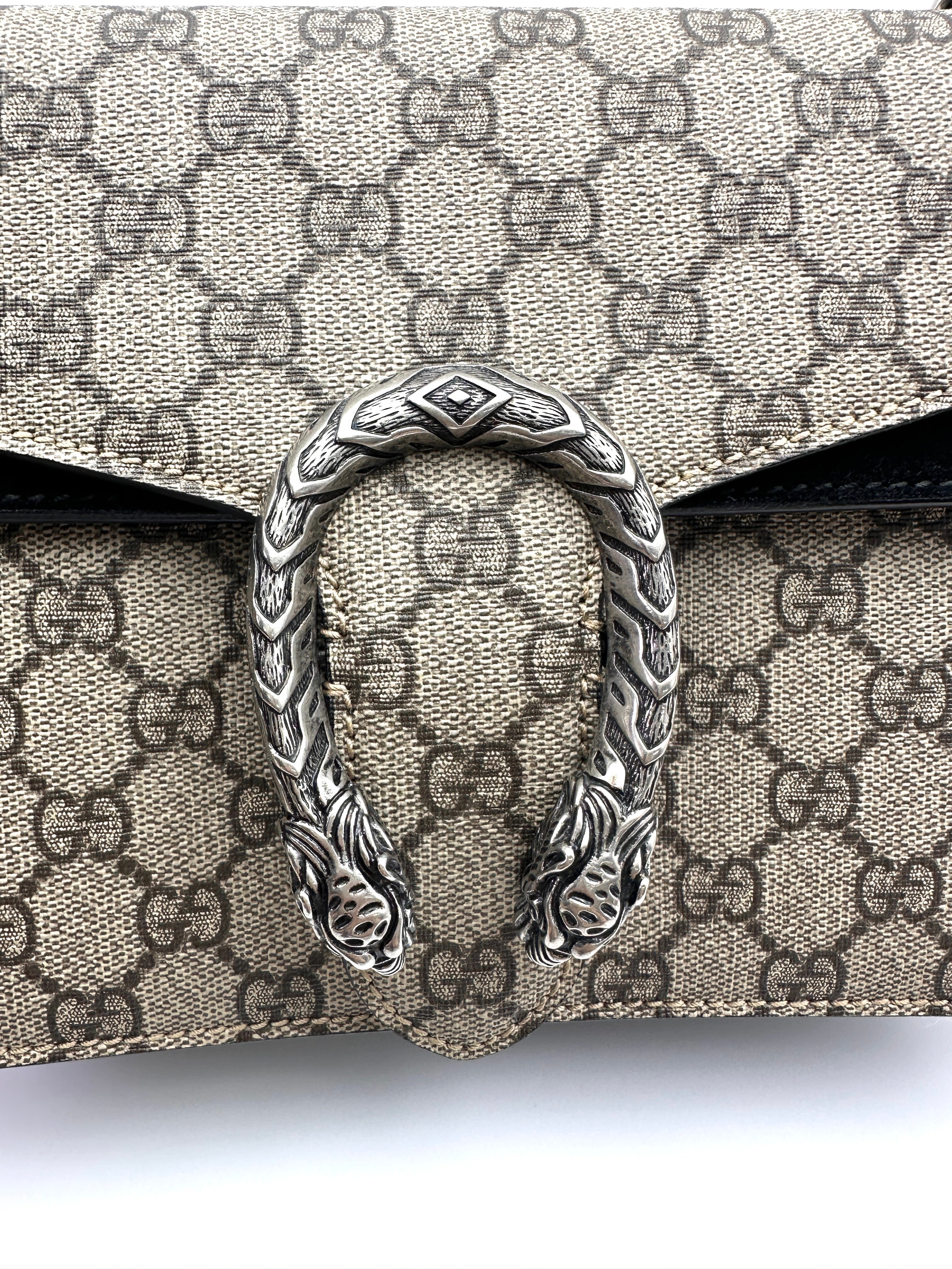 Gucci Dionysus GG Supreme Canvas Medium Size Shoulder Bag With Black Tirm GG1031