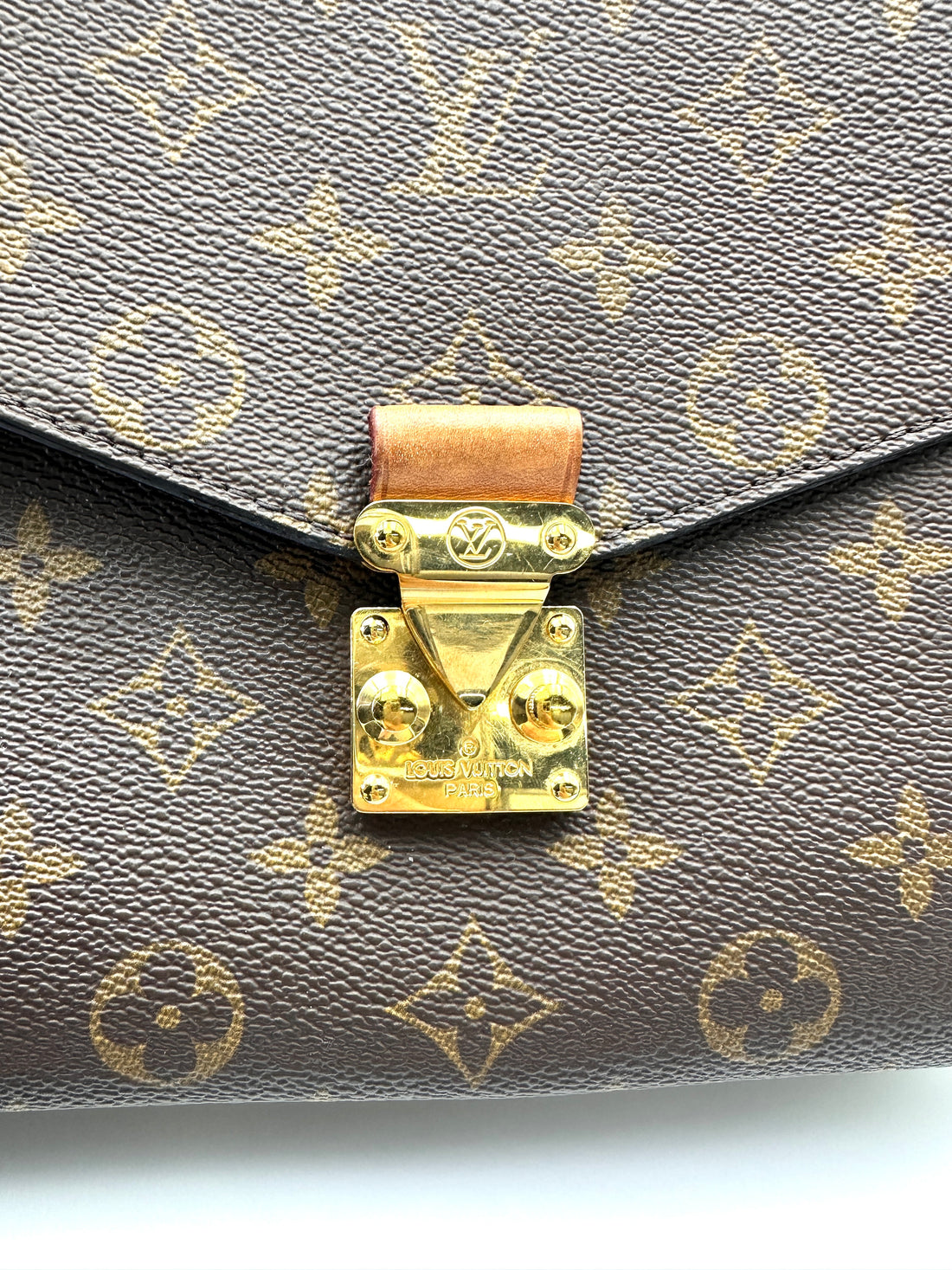 Louis Vuitton Monogram Canvas Pochette Metis LV2760