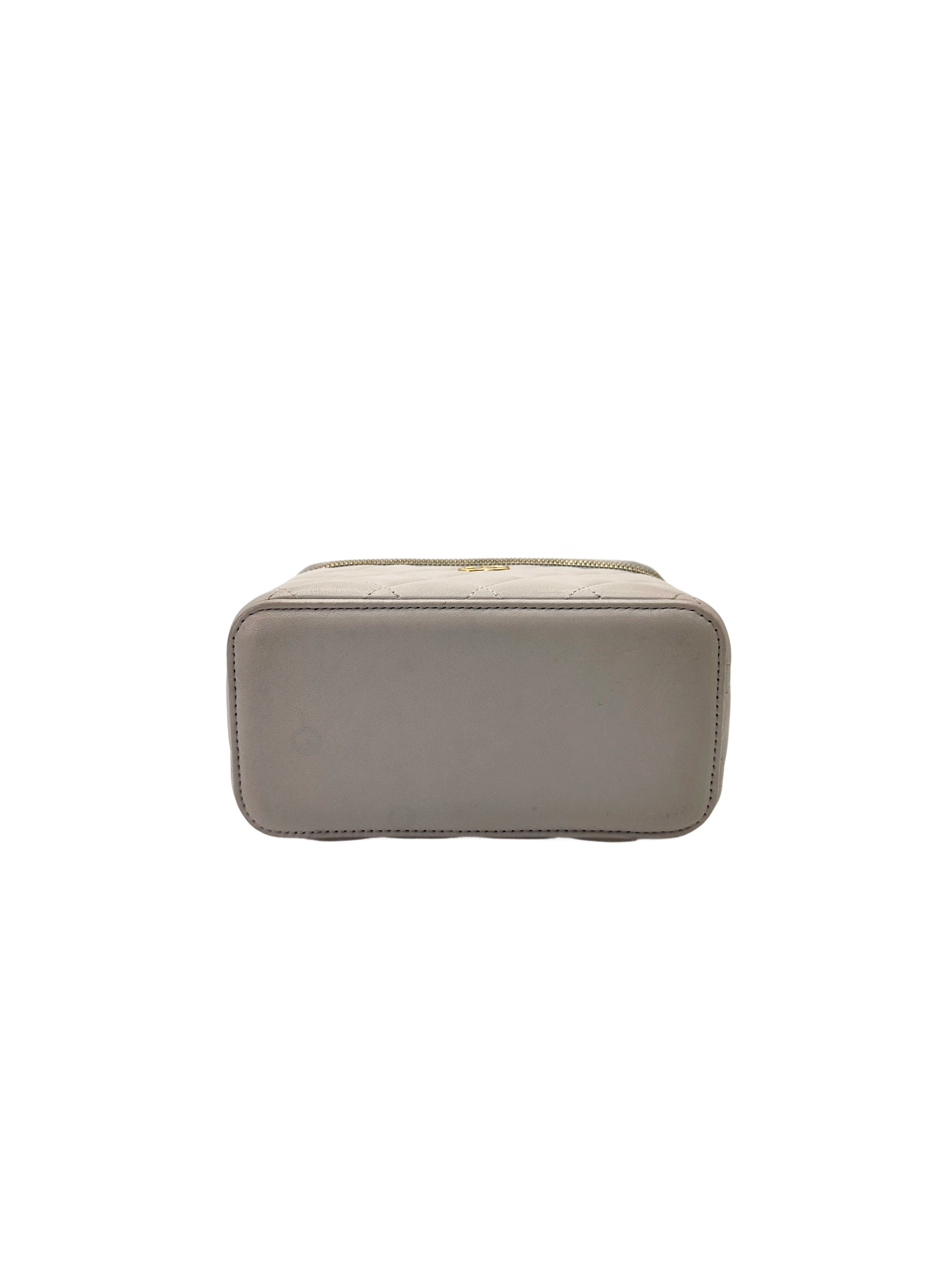 Chanel Grey Quilted Lambskin Vanity Case(31***69) CC1988