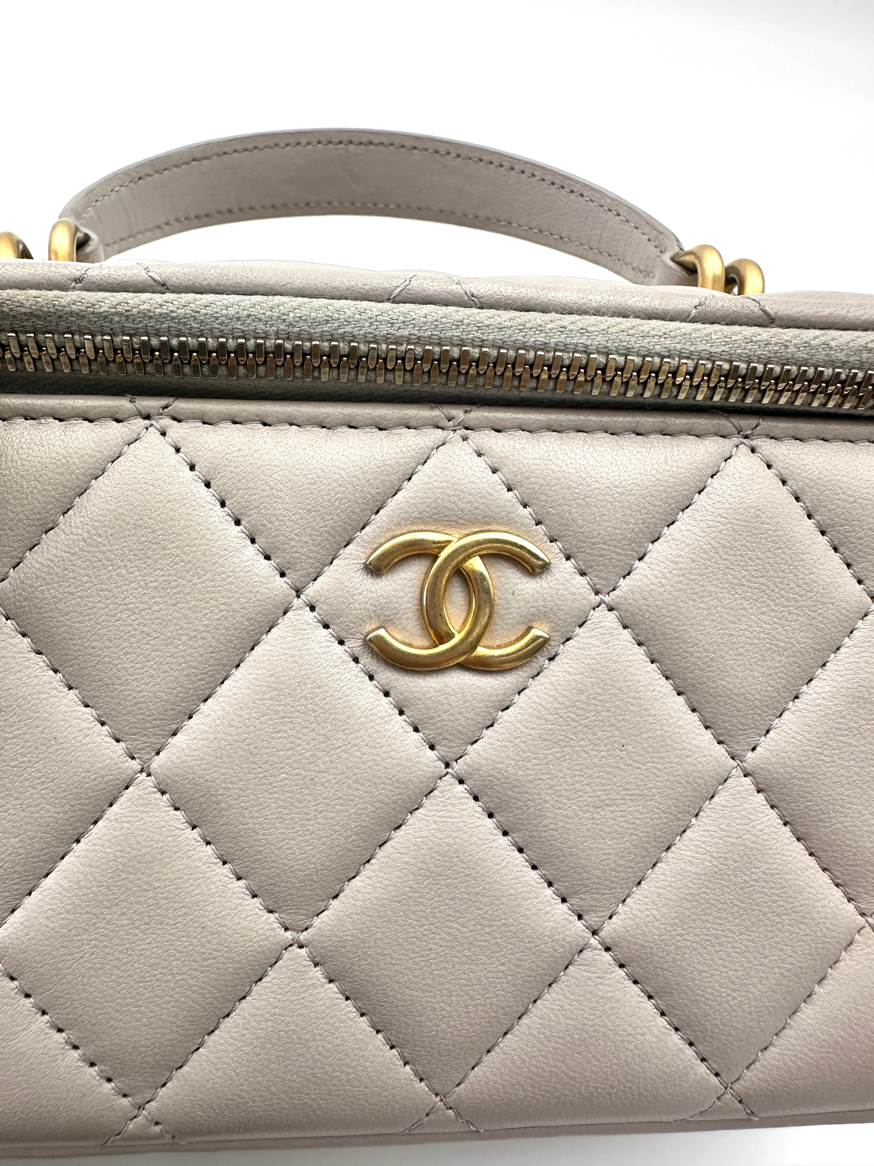 Chanel Grey Quilted Lambskin Vanity Case(31***69) CC1988