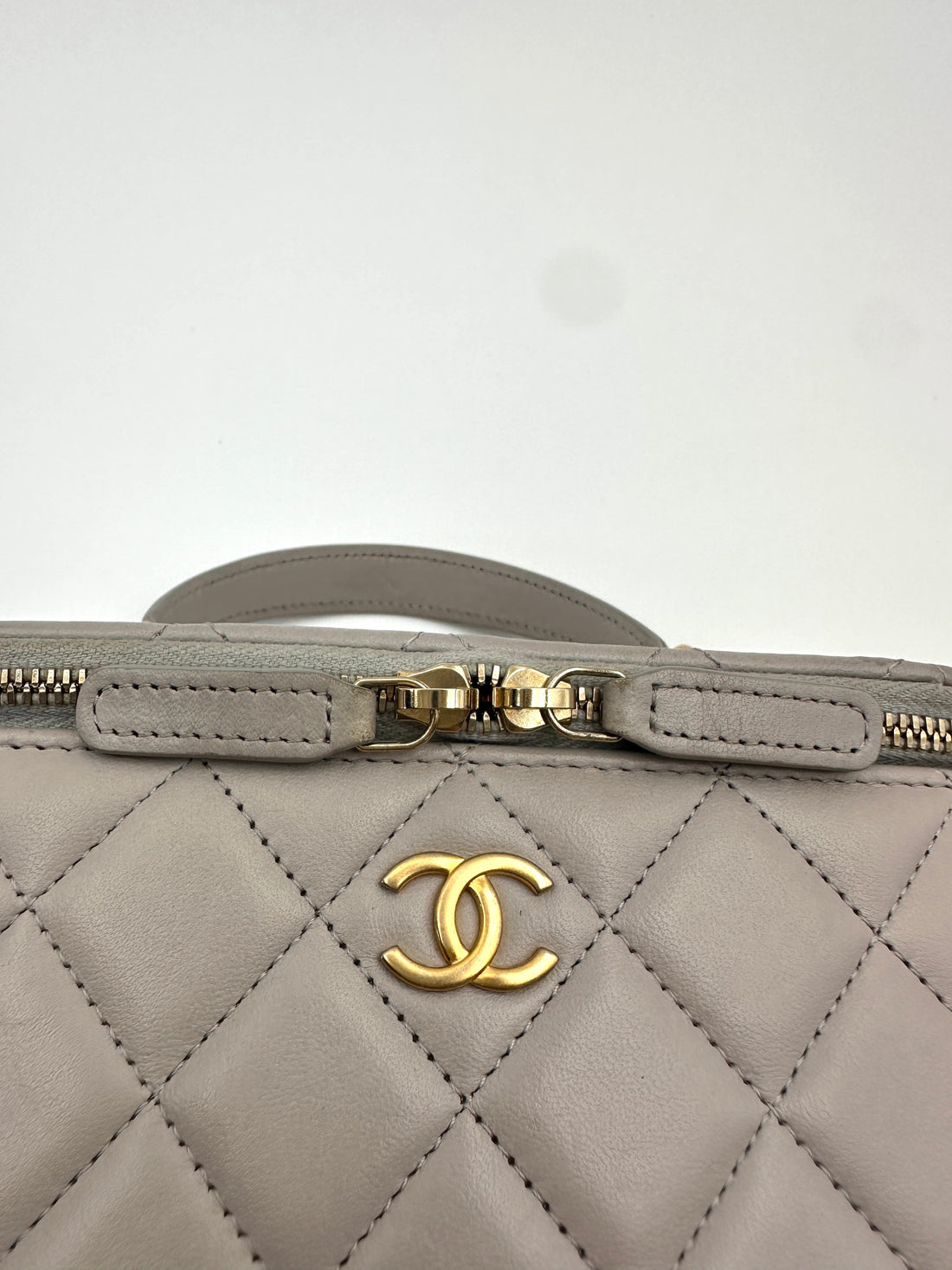 Chanel Grey Quilted Lambskin Vanity Case(31***69) CC1988