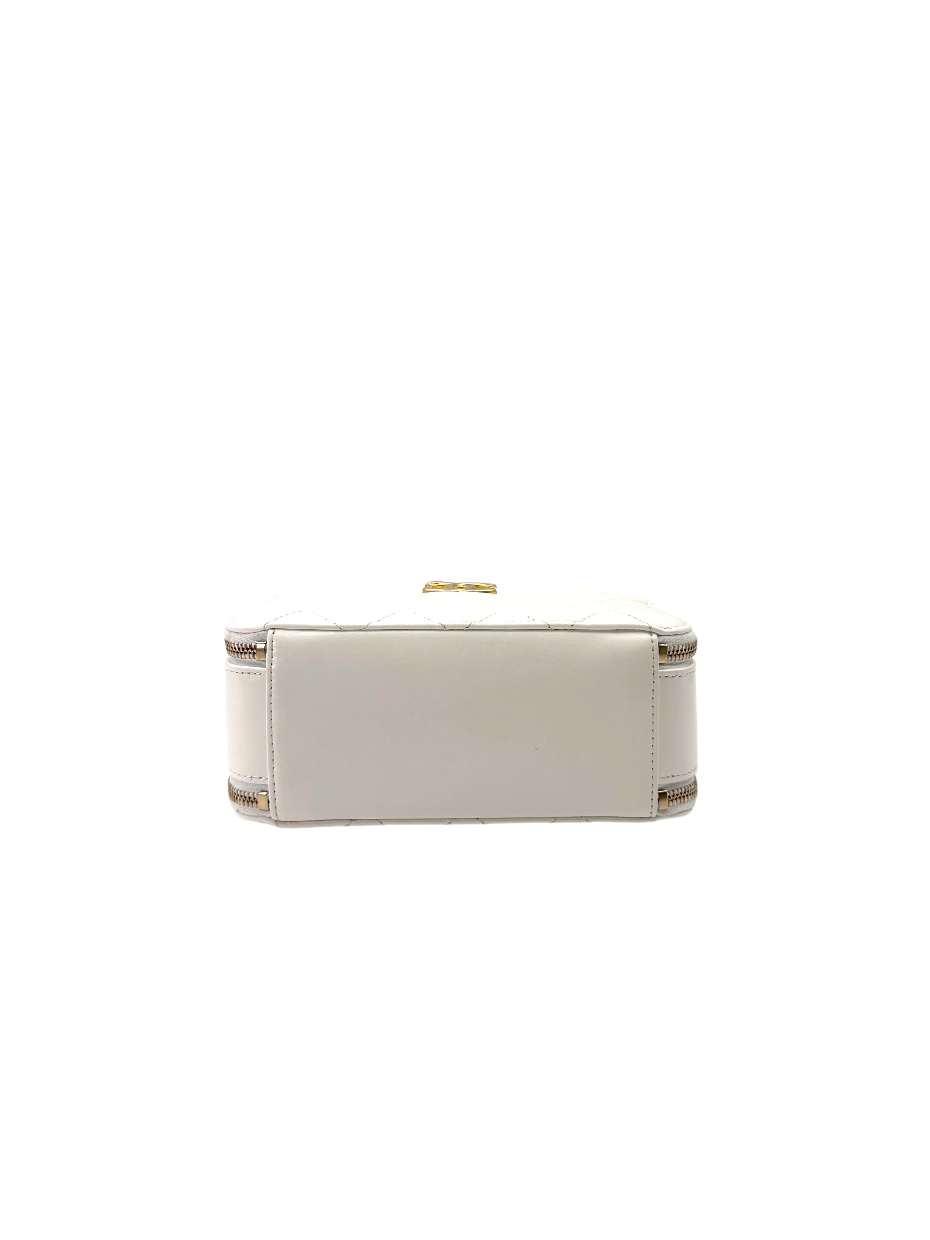 Chanel 22S White Quilted Leather Vanity Case With Rainbow Chain(C9***84) IRIS218