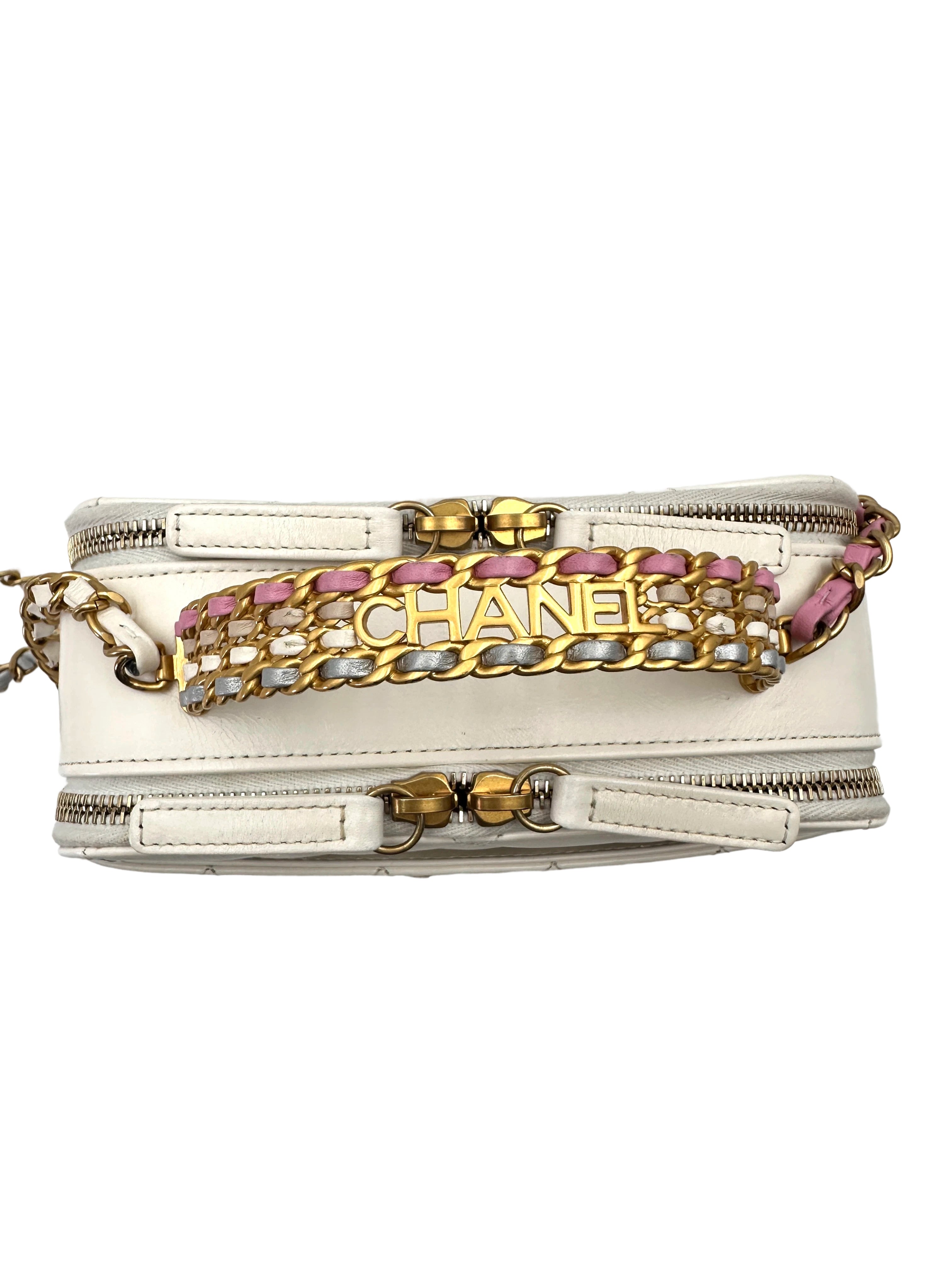 Chanel 22S White Quilted Leather Vanity Case With Rainbow Chain(C9***84) IRIS218
