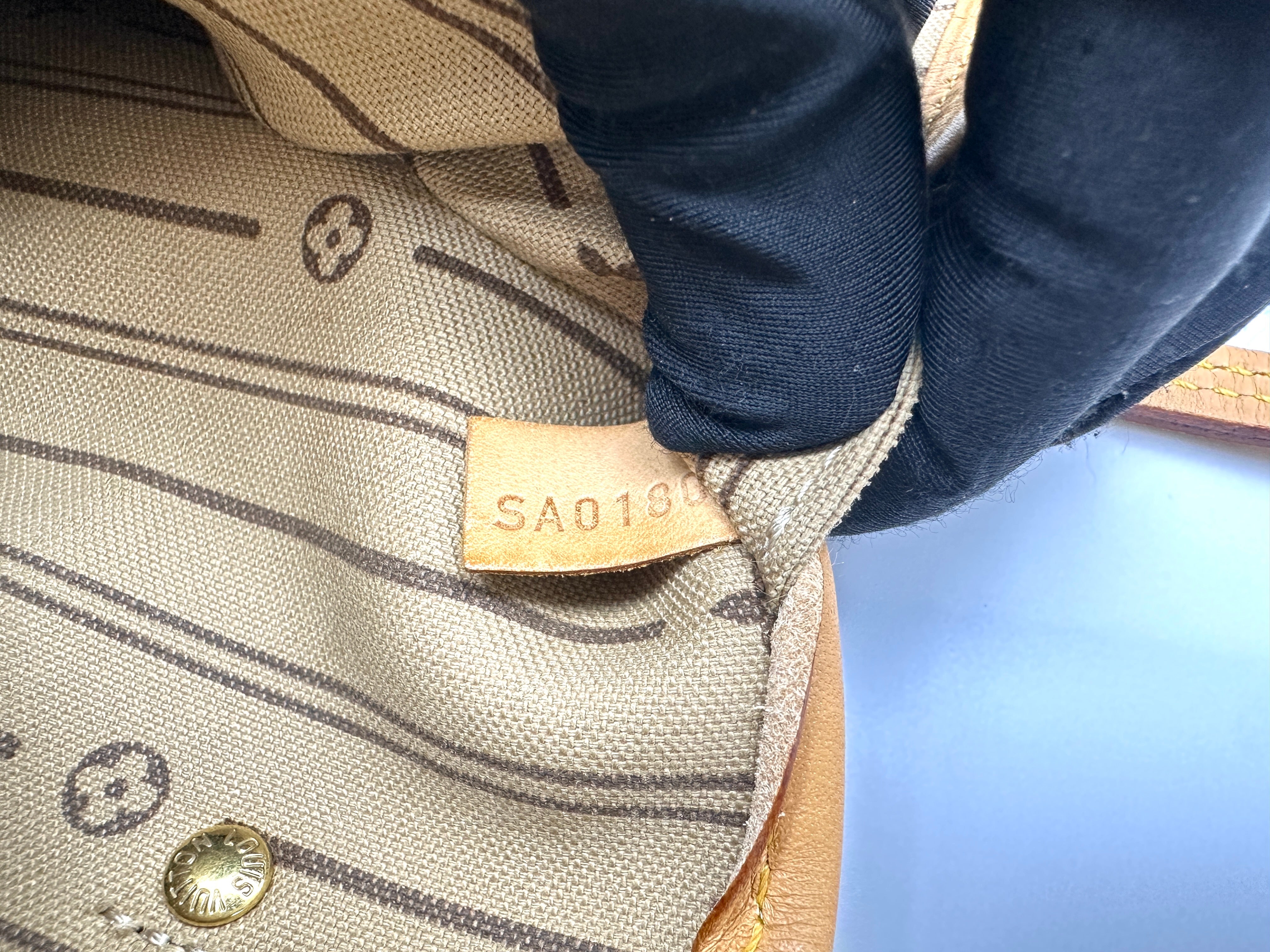 Louis Vuitton Neverfull MM Monogram Canvas Handle Bag LV2788