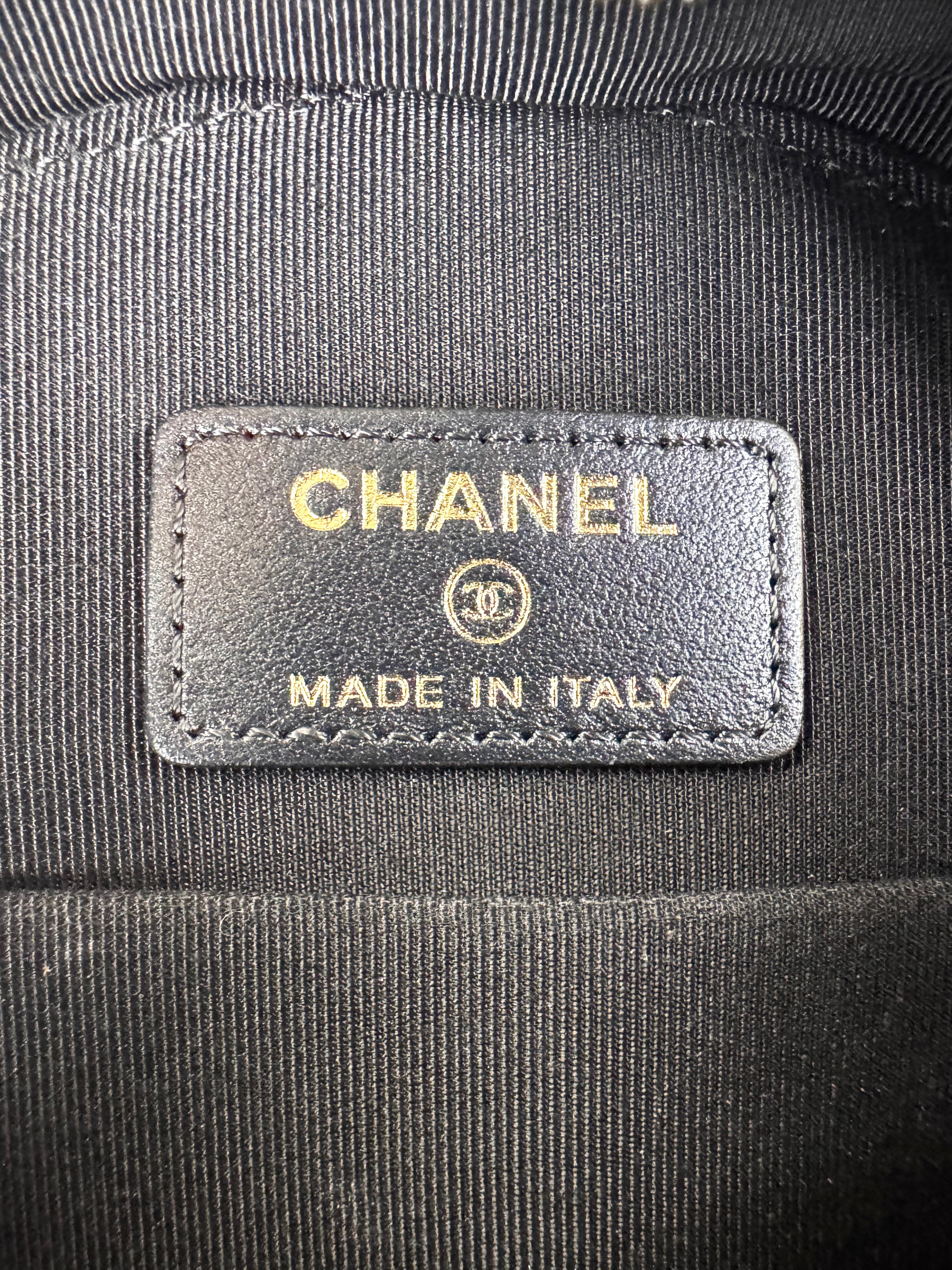 Chanel ClassicIridescent Black Quilted Round Clutch(27***97) CC1990