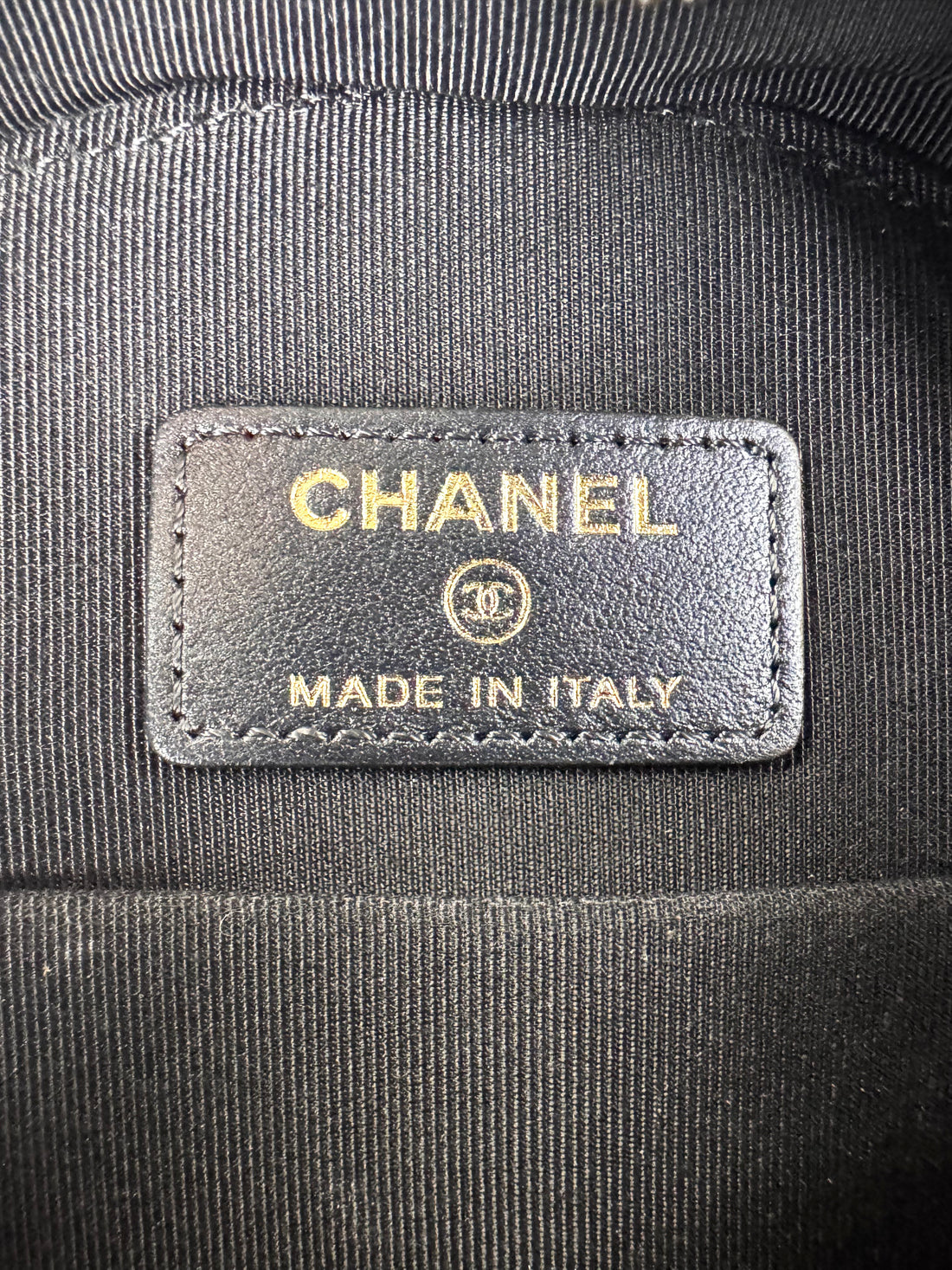Chanel ClassicIridescent Black Quilted Round Clutch(27***97) CC1990