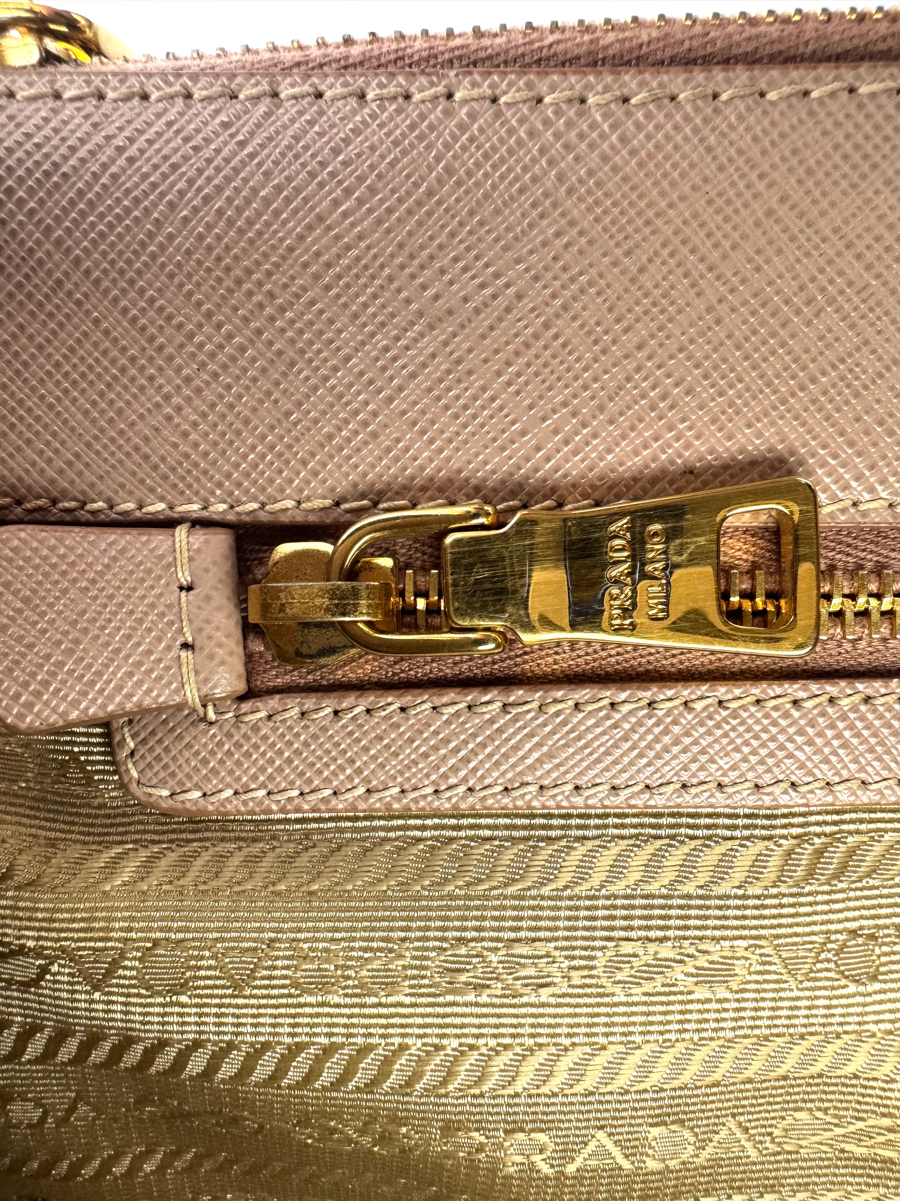 Prada Galleria Pink Saffiano Leather Small Size Handle Bag PR357