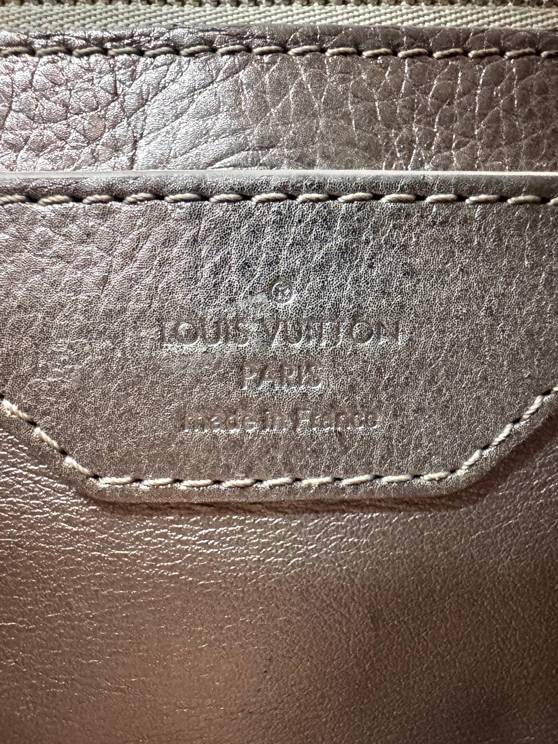 Louis Vuitton Capucines Grey Leather Handle Bag LV2780