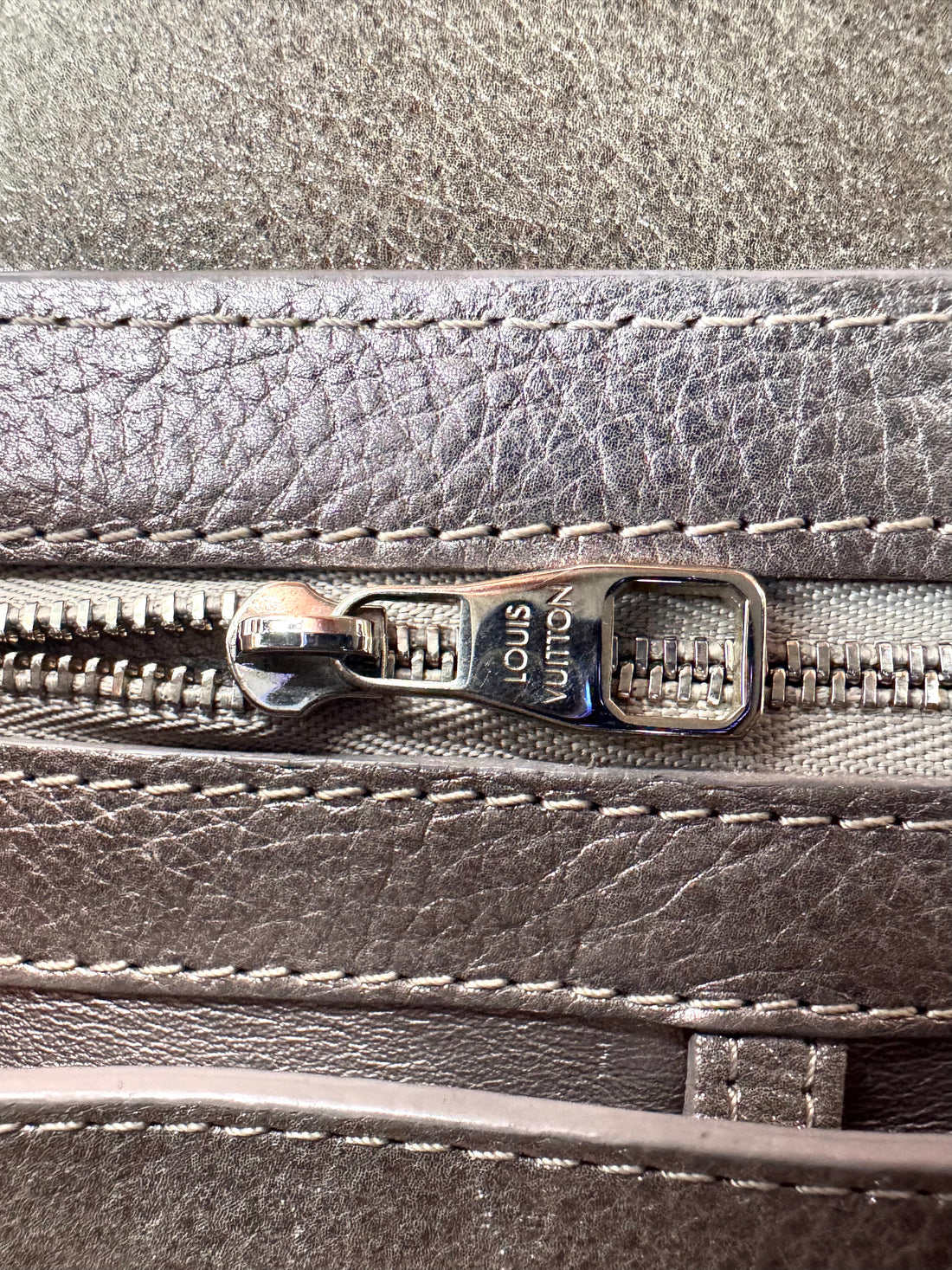 Louis Vuitton Capucines Grey Leather Handle Bag LV2780