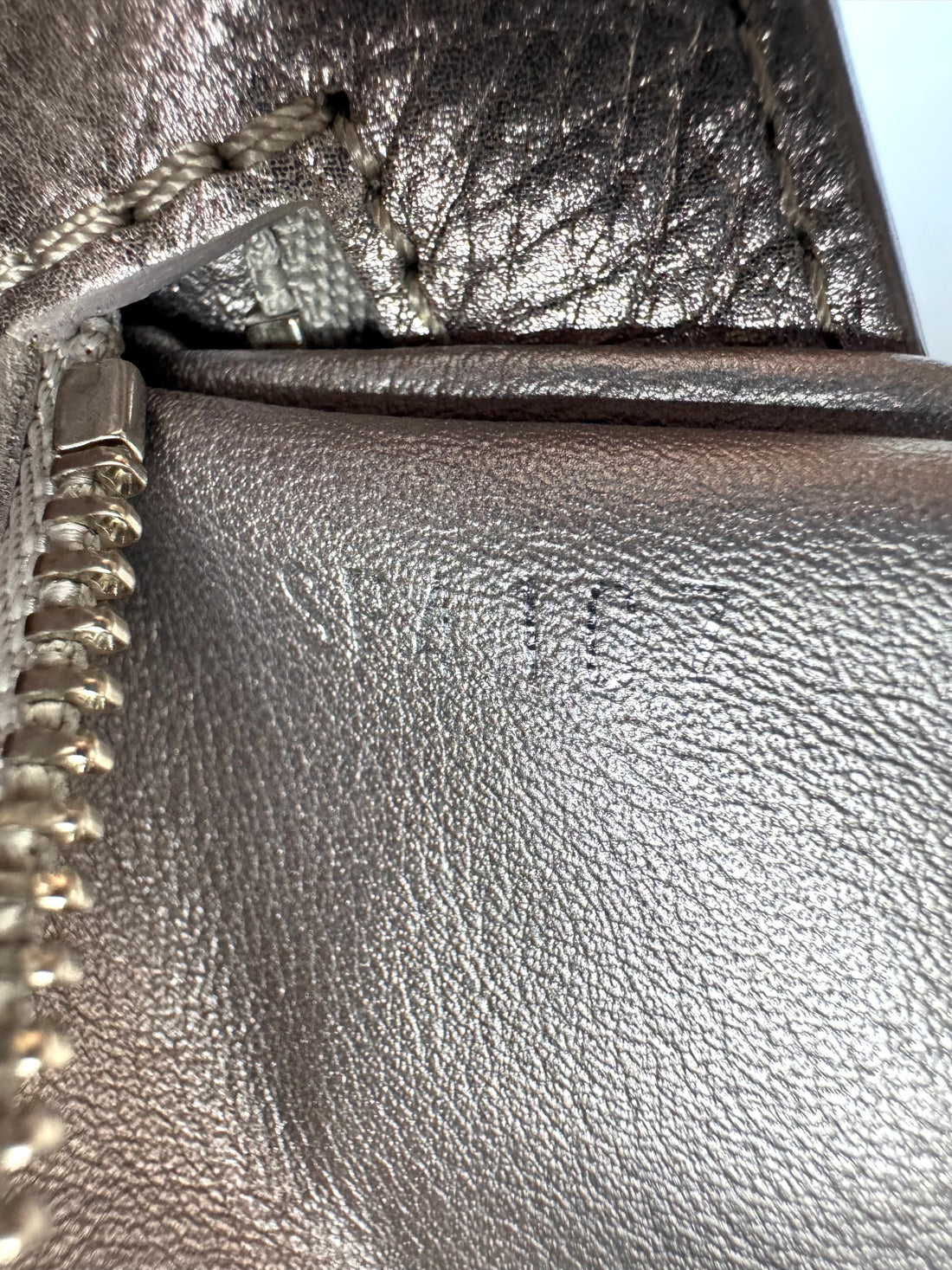 Louis Vuitton Capucines Grey Leather Handle Bag LV2780