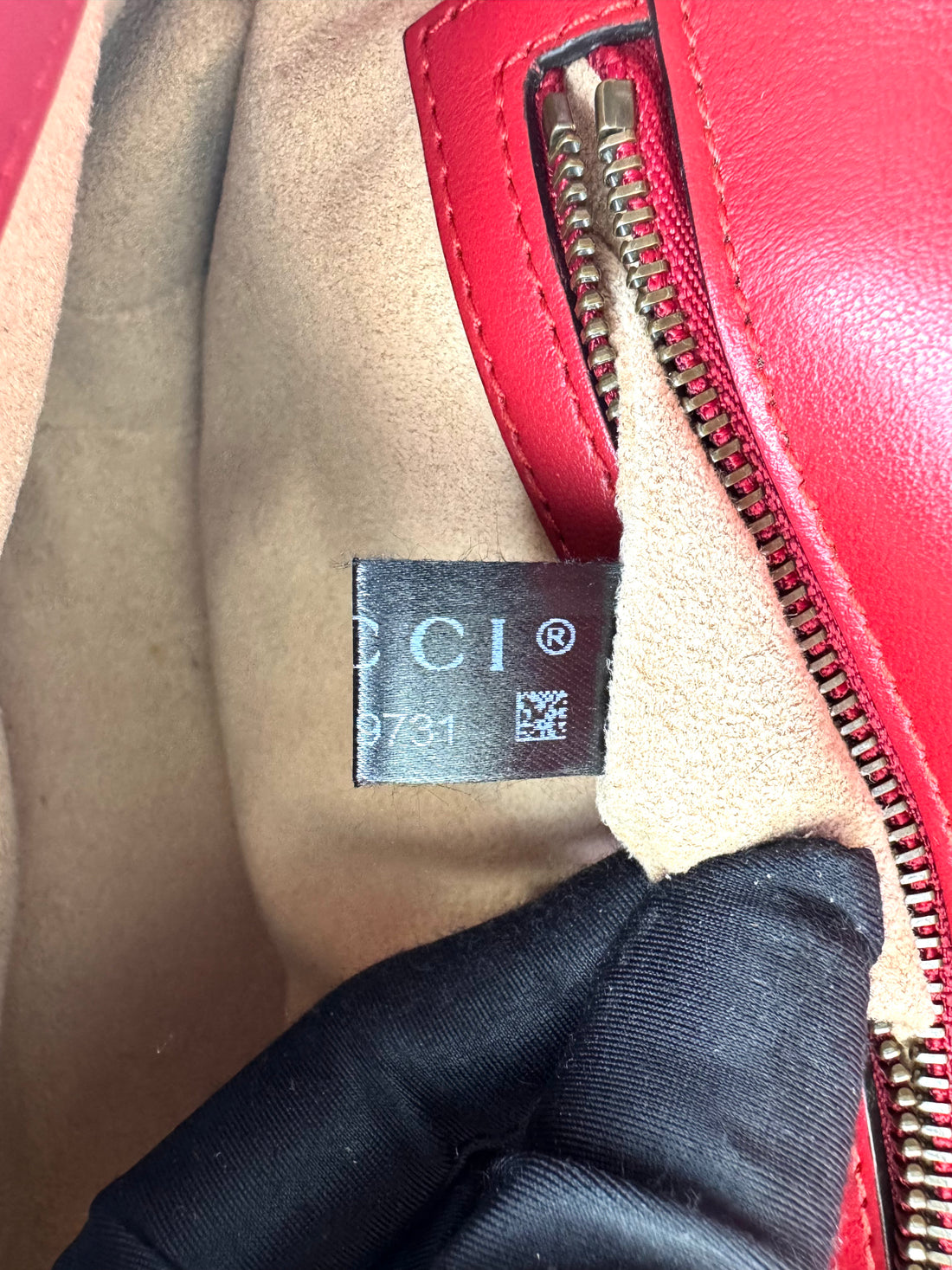 Gucci GG Marmont Red Matelasse Leather Shoulder Bag GG1048