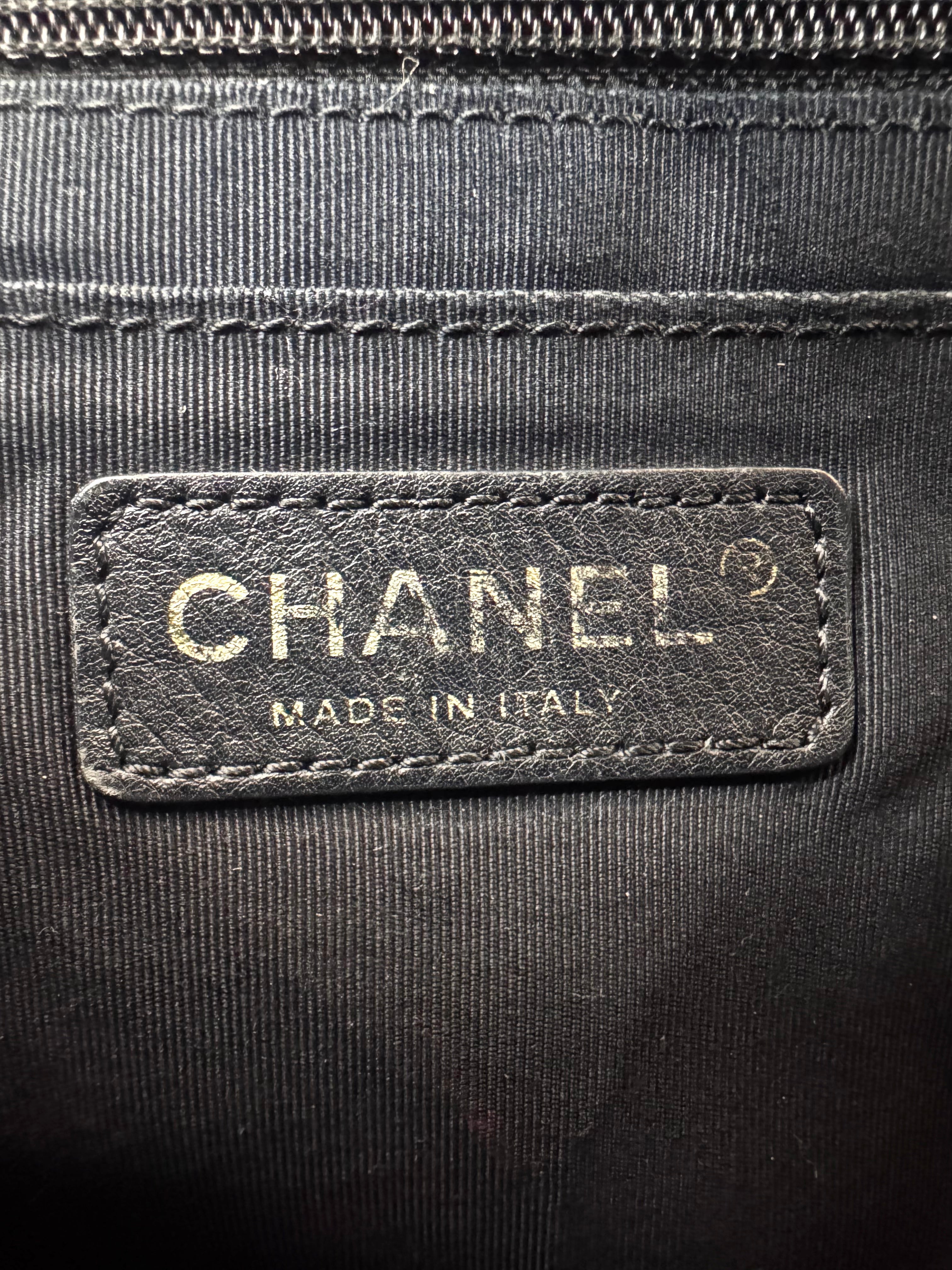 Chanel Classic Flap Black Quilted Patent Leather Medium Size Shoulder Bag With Valentine Charms(13***39) CC1992