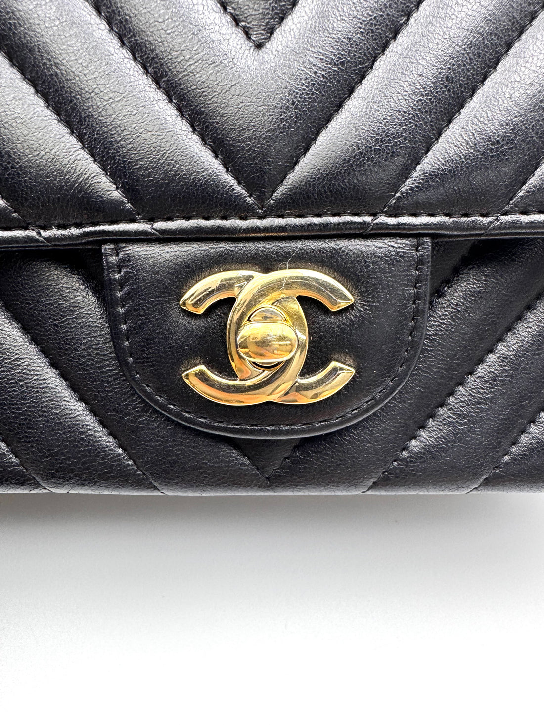 Chanel Classic Flap Black Chevron Quilted Leather Shoulder Bag With Gold Buckle(24***03) CC1993
