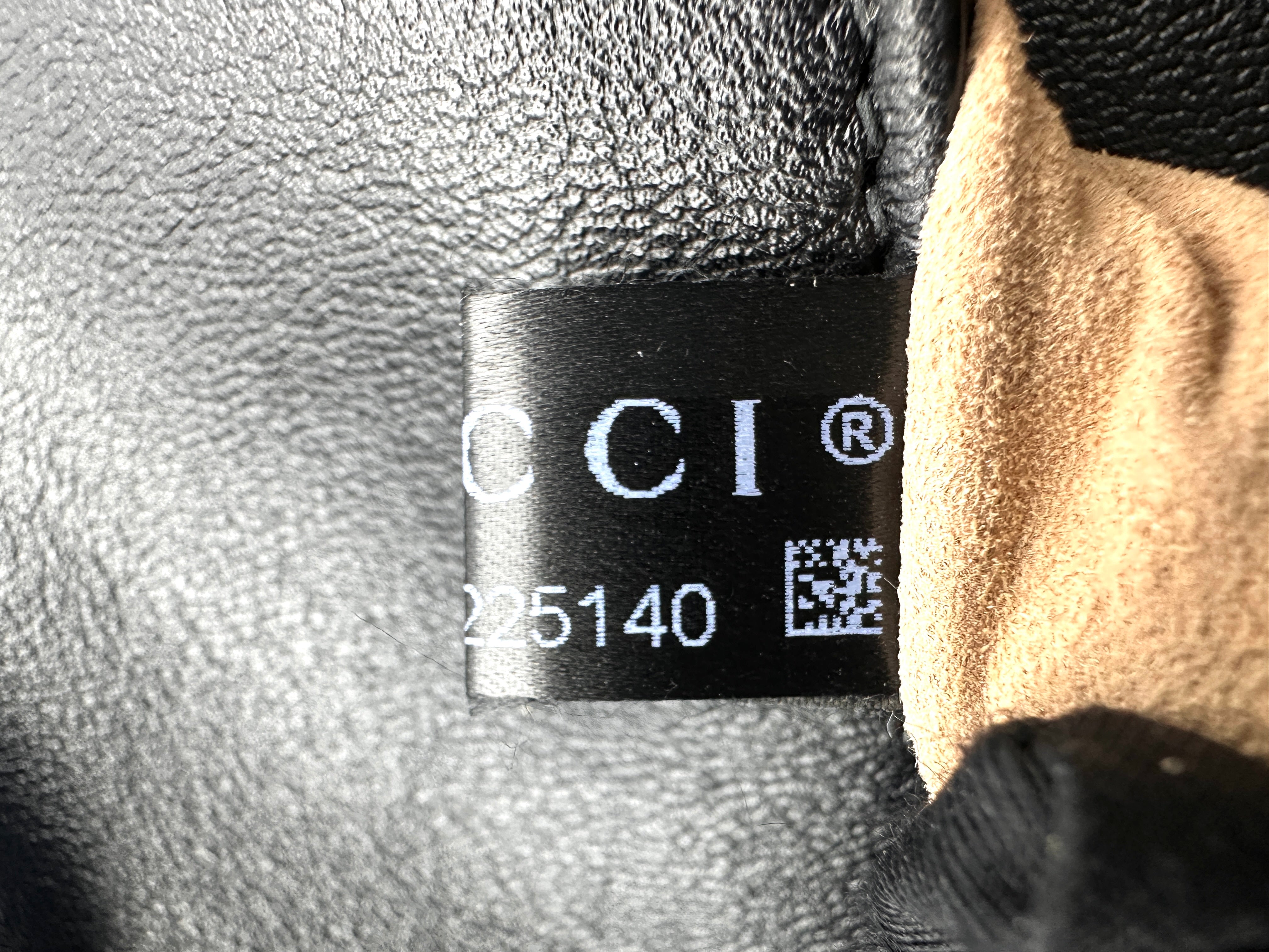 Gucci Dahlia Black Leather Shoulder Bag GG1056