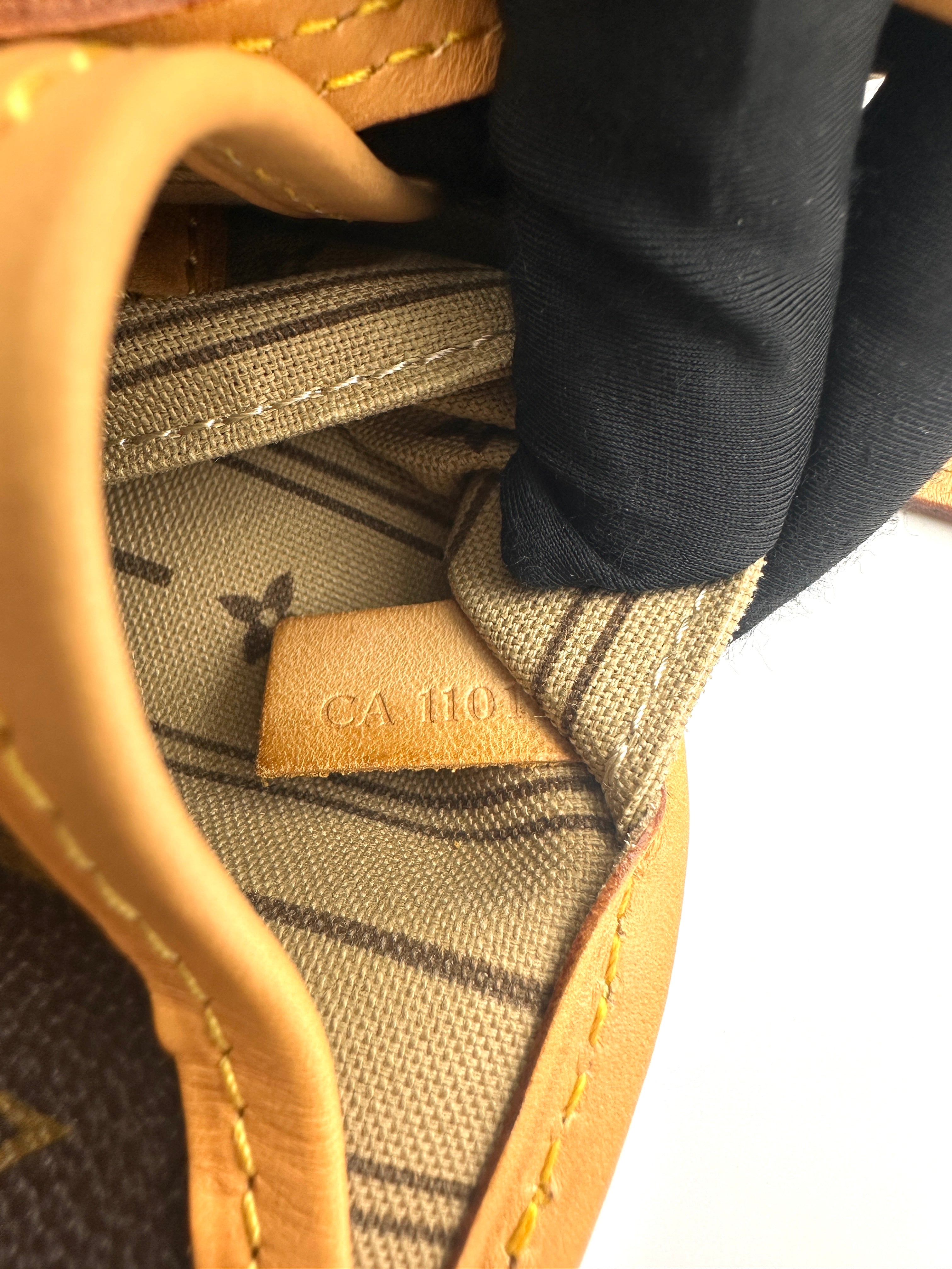Louis Vuitton Neverfull MM Monogram Canvas Handle Bag LV2789