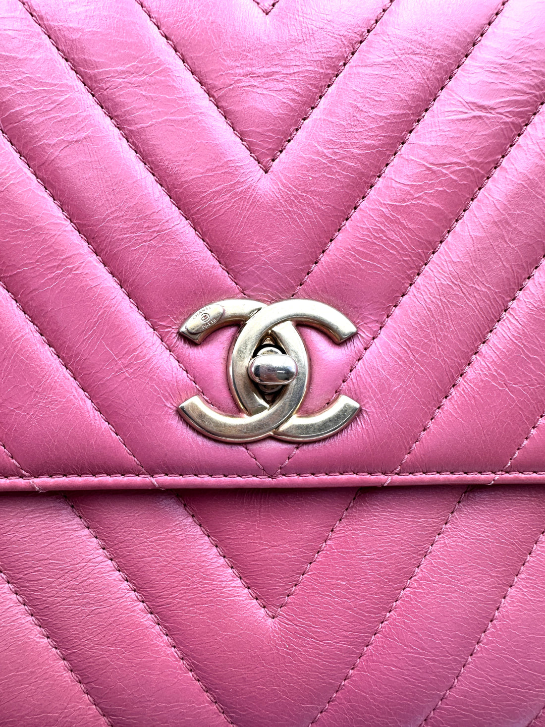 Chanel CoCo Handle Pink Chevron Quilted Calfskin Medium Size Shoulder Bag(25***39) CC1998