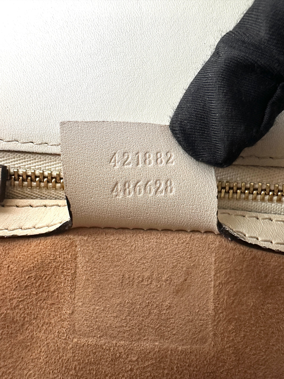 Gucci Sylvie White Leather Medium Size Shoulder Bag GG1078